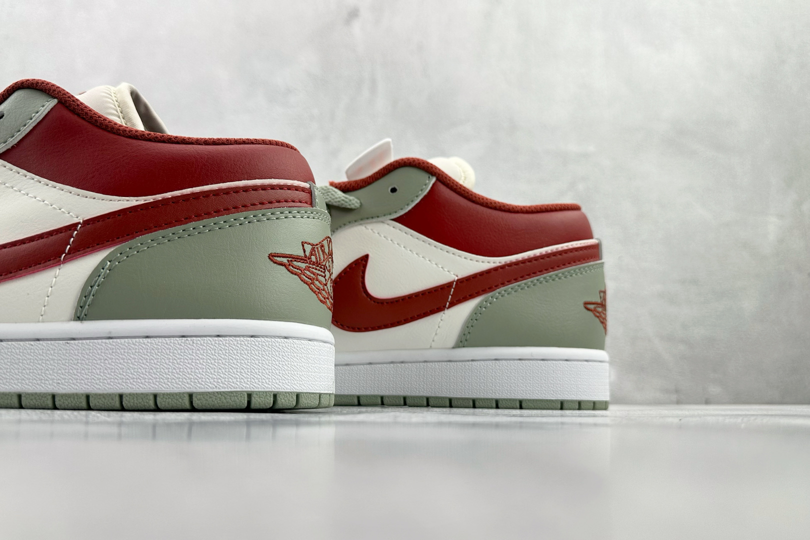 Jordan Air Jordan 1 白红绿 553558-131-Chinese wholesaler seller Clothes Bags handbags wholesale Shoes High Quatity wholesaler seller Cheap Sneakers from China Factory Chinese suppliers china wholesale clothing wholesaler seller Jordan Air Jordan 1 白红绿 553558-131