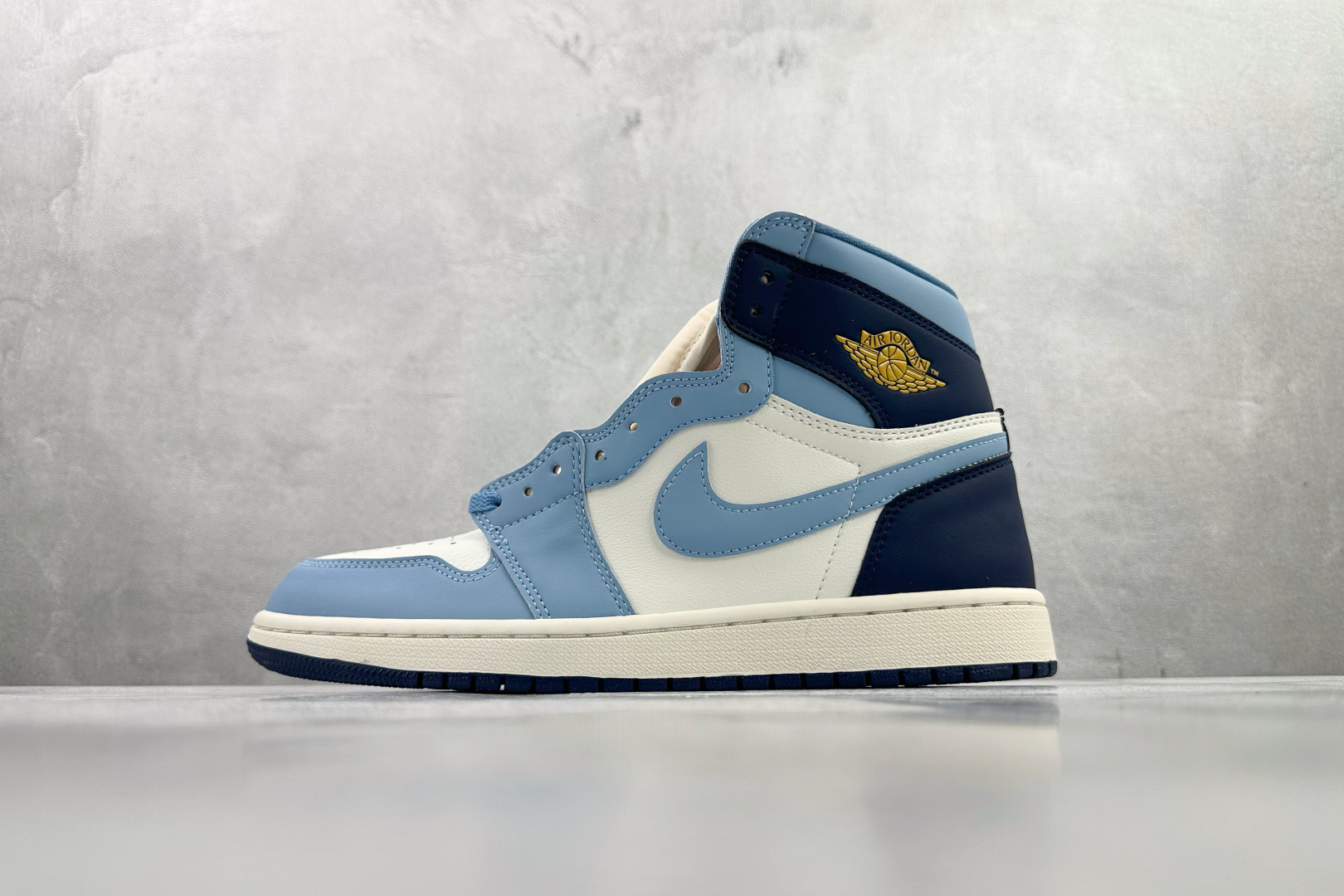 250 Jordan Air Jordan 1 High 'First in Flight' 蓝白 FD2596-400