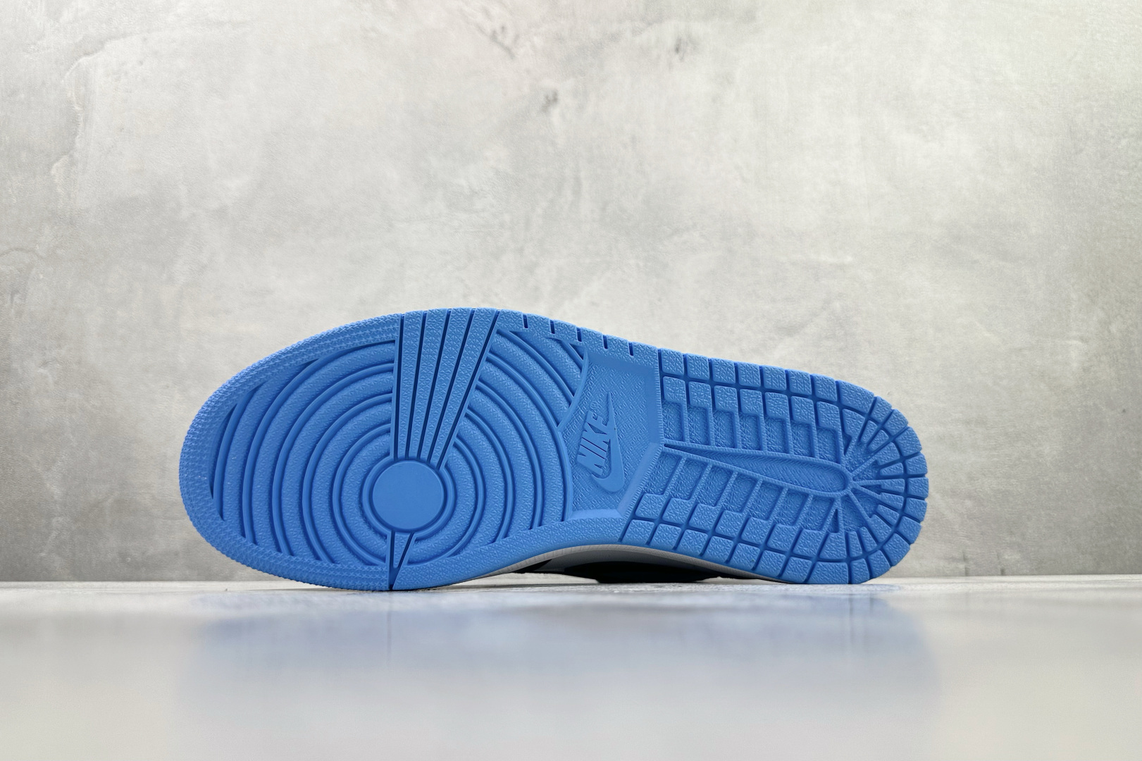 Jordan Air Jordan 1 High University Blue 蓝白 DZ5485-400-Top High Quatity Cheap Sneakers Fashion Clothing Clothes Bags handbags Shoes of all Brand wholesale With The best Quality And Beautiful Price from China Factory Chinese suppliers wholesaler seller Jordan Air Jordan 1 High University Blue 蓝白 DZ5485-400