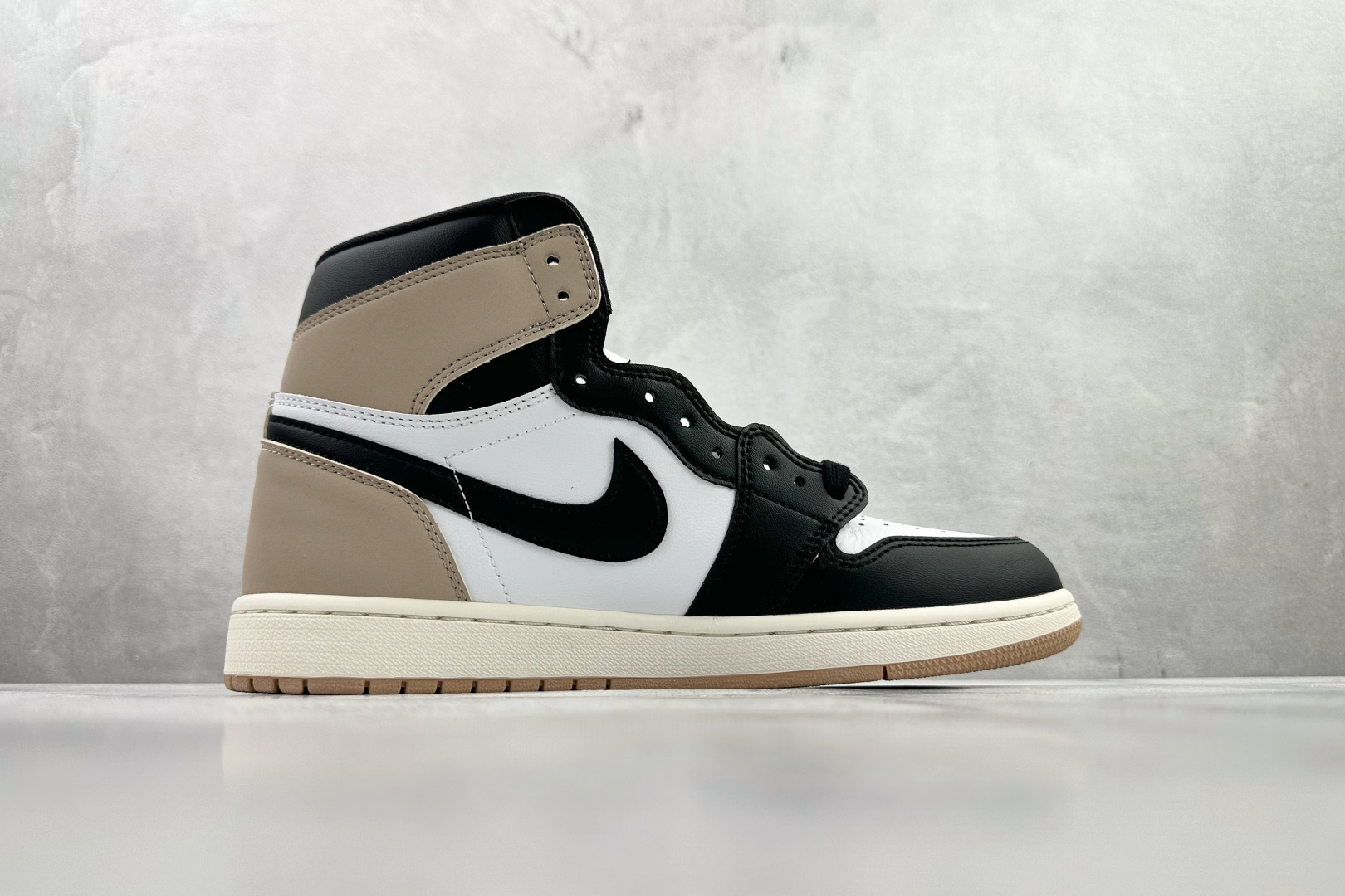 250 Jordan Air Jordan 1 High 棕黑 FD2596-021-Chinese UA Cheap High Quatity Brand Clothes Bags handbags Sneakers wholesale wholesaler seller from China Factory suppliers Fashion Clothing Shoes best Quality Beautiful Price 250 Jordan Air Jordan 1 High 棕黑 FD2596-021