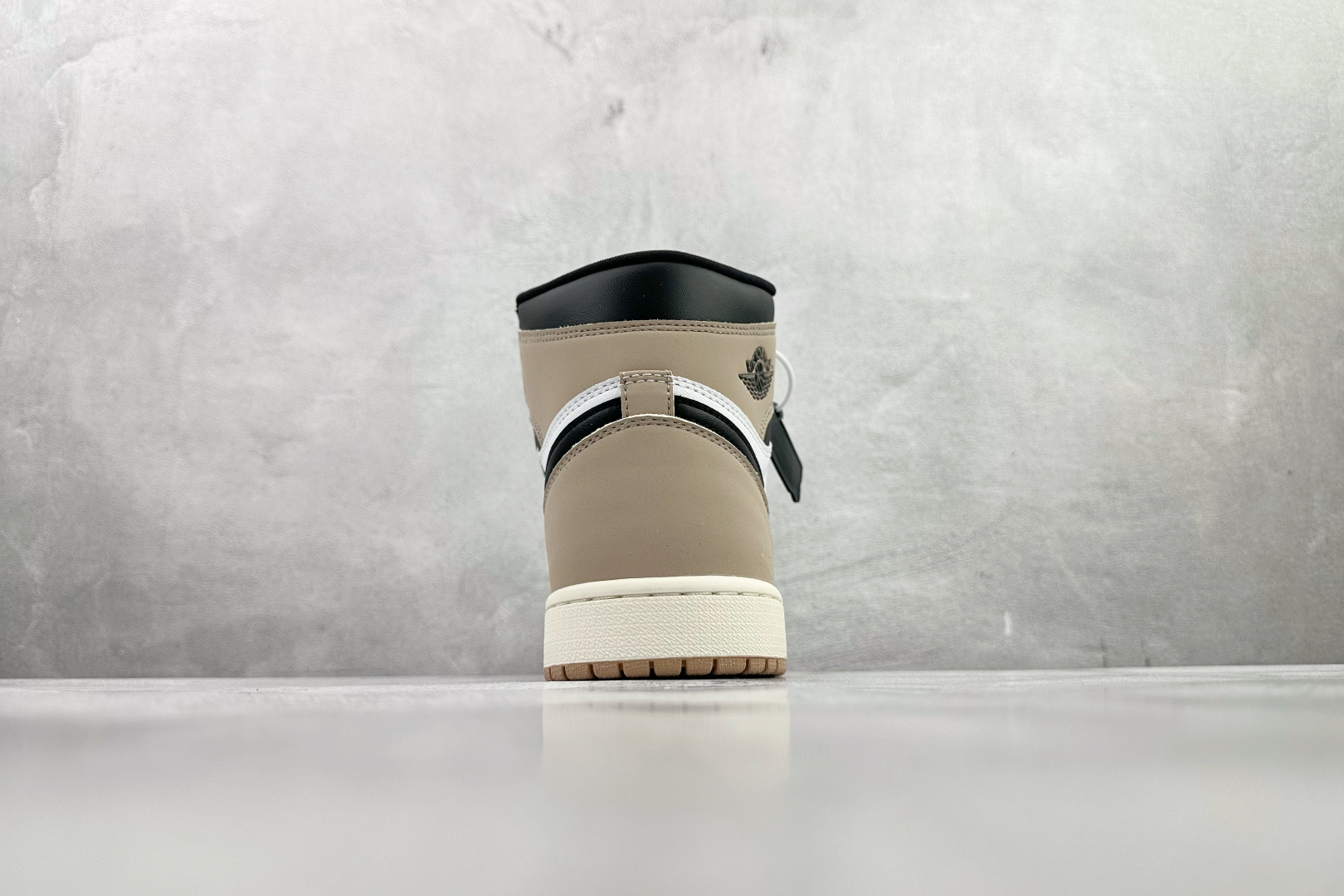250 Jordan Air Jordan 1 High 棕黑 FD2596-021-Chinese UA Cheap High Quatity Brand Clothes Bags handbags Sneakers wholesale wholesaler seller from China Factory suppliers Fashion Clothing Shoes best Quality Beautiful Price 250 Jordan Air Jordan 1 High 棕黑 FD2596-021
