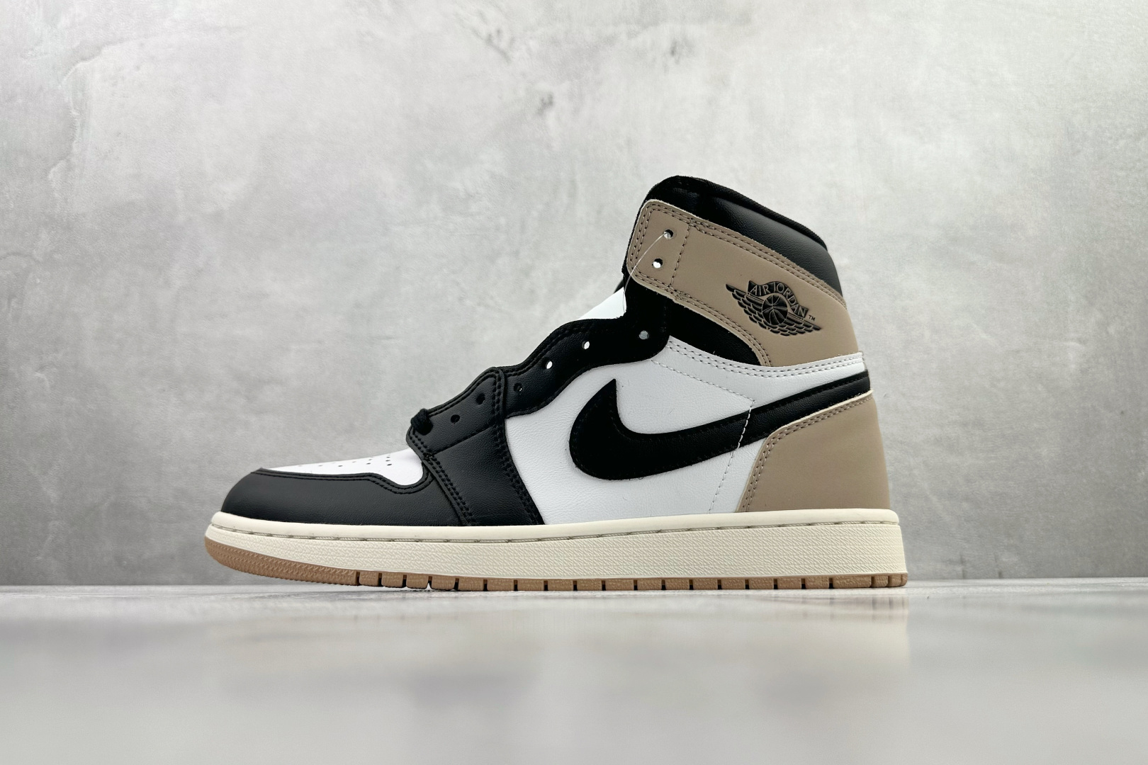 250 Jordan Air Jordan 1 High 棕黑 FD2596-021-Chinese UA Cheap High Quatity Brand Clothes Bags handbags Sneakers wholesale wholesaler seller from China Factory suppliers Fashion Clothing Shoes best Quality Beautiful Price 250 Jordan Air Jordan 1 High 棕黑 FD2596-021