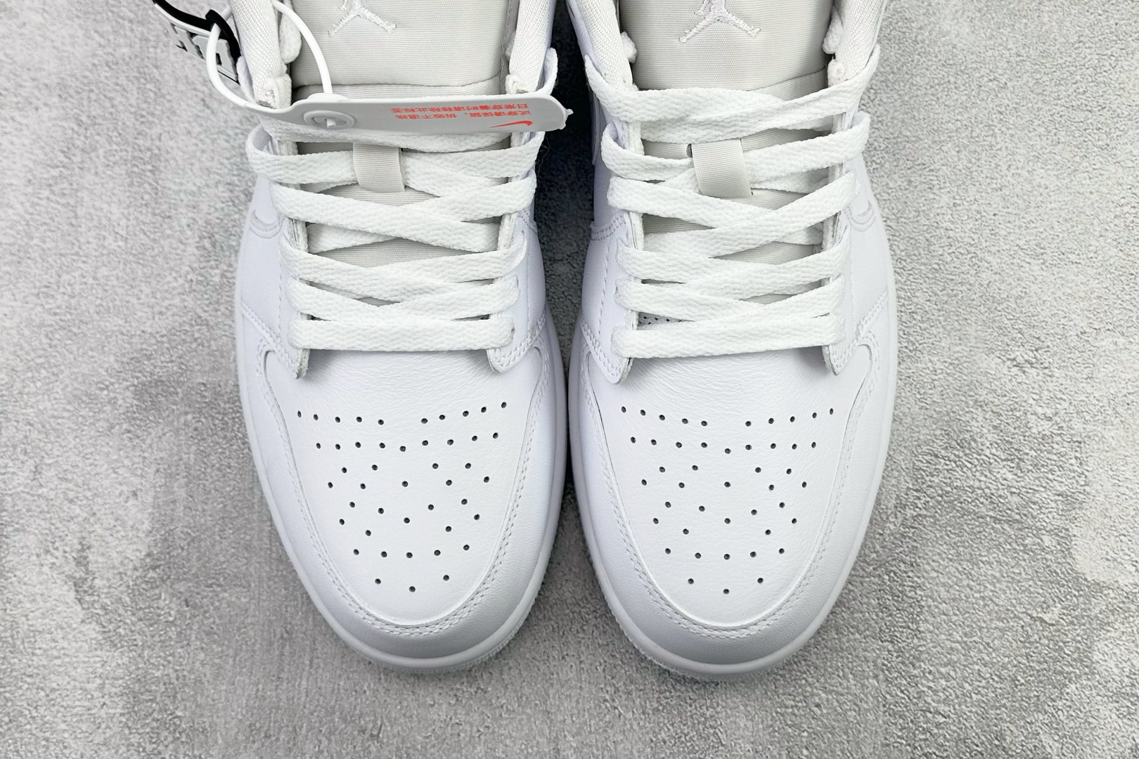 H11 平台爆款 Jordan Air Jordan 1 白色货号：DV0990 111尺码：35.5 