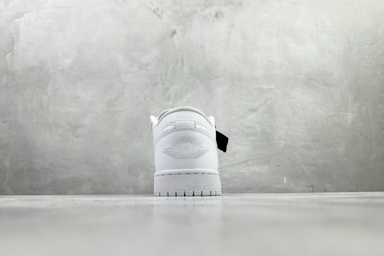 H11 平台爆款 Jordan Air Jordan 1 白色货号：DV0990 111尺码：35.5 