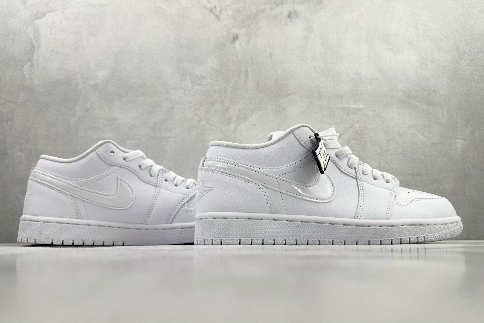 H11 平台爆款 Jordan Air Jordan 1 白色货号：DV0990 111尺码：35.5 