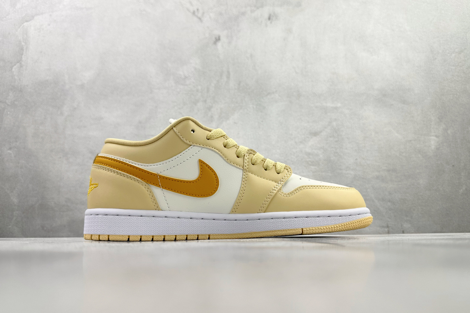 210 Jordan Air Jordan 1 米黄 DC0774-170