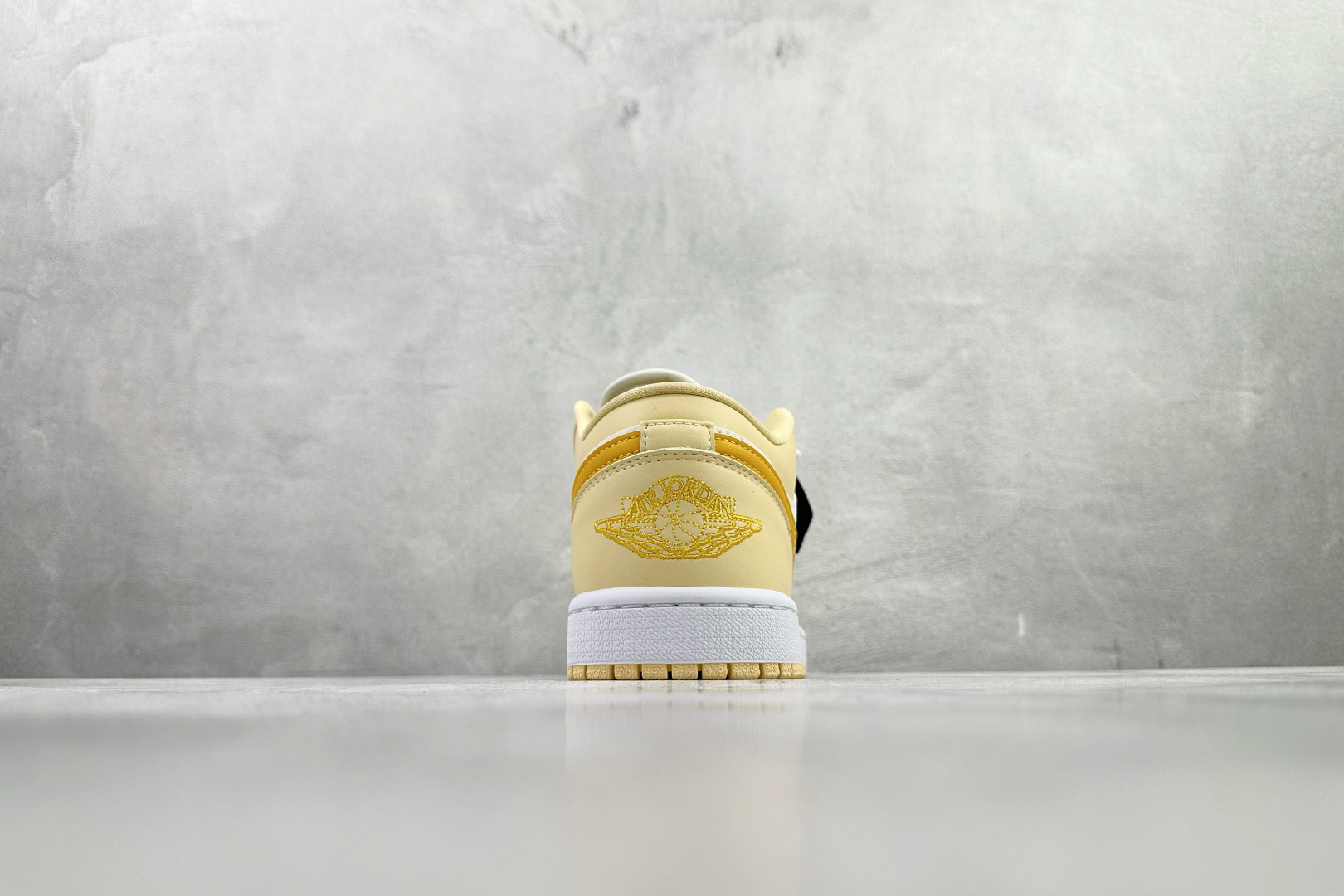 210 Jordan Air Jordan 1 米黄 DC0774-170