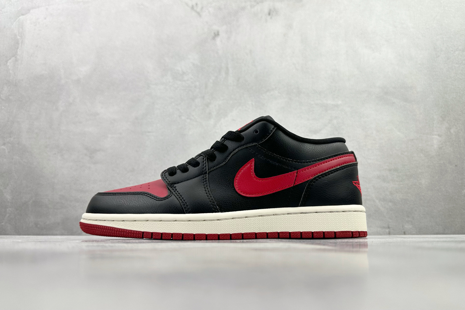 H11 平台爆款 Jordan Air Jordan 1 黑红货号：DC0774 061尺码：35.5 