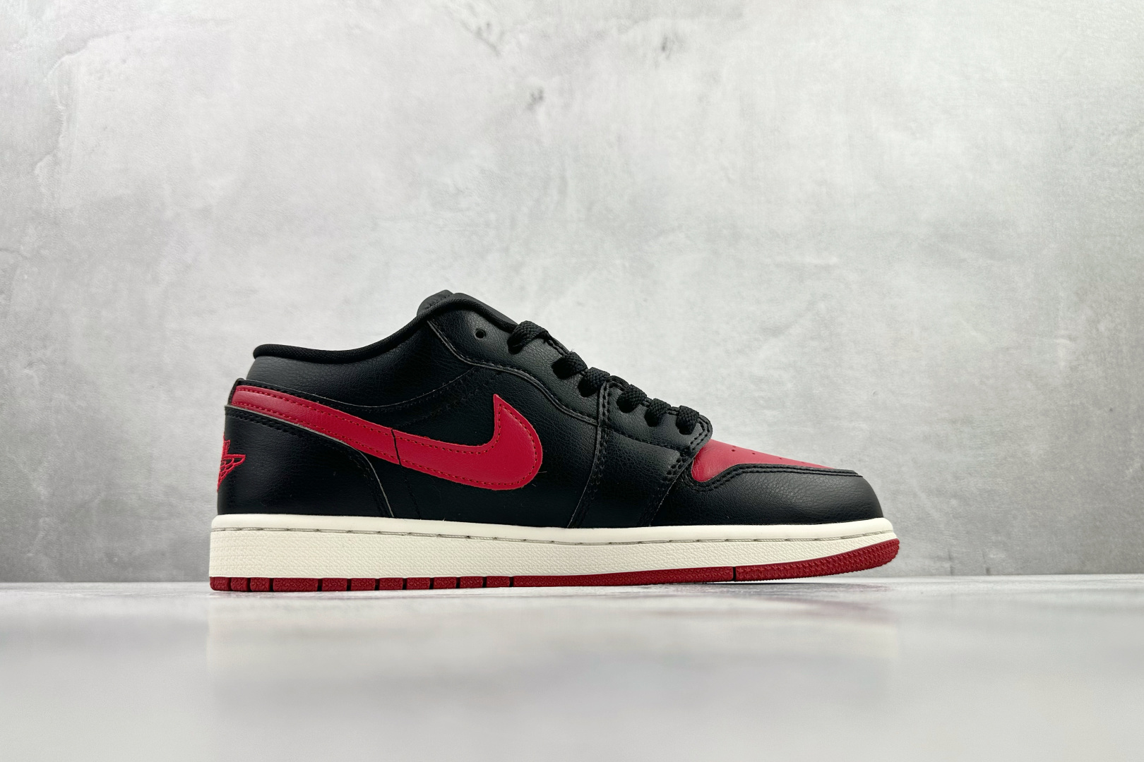 H11 平台爆款 Jordan Air Jordan 1 黑红货号：DC0774 061尺码：35.5 