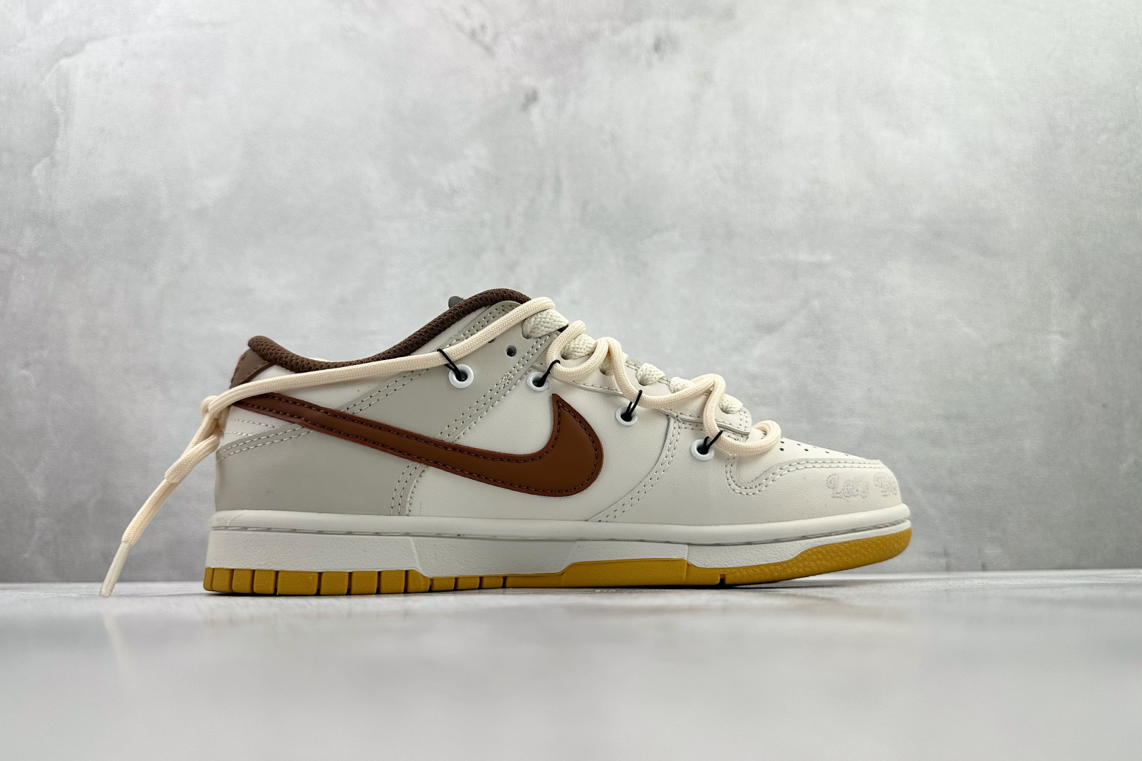 300 定制球鞋 Nike Dunk奶泡帕比 米棕 HM3695-071-Chinese UA Cheap High Quatity Brand Clothes Bags handbags Sneakers wholesale wholesaler seller from China Factory suppliers Fashion Clothing Shoes best Quality Beautiful Price 300 定制球鞋 Nike Dunk奶泡帕比 米棕 HM3695-071