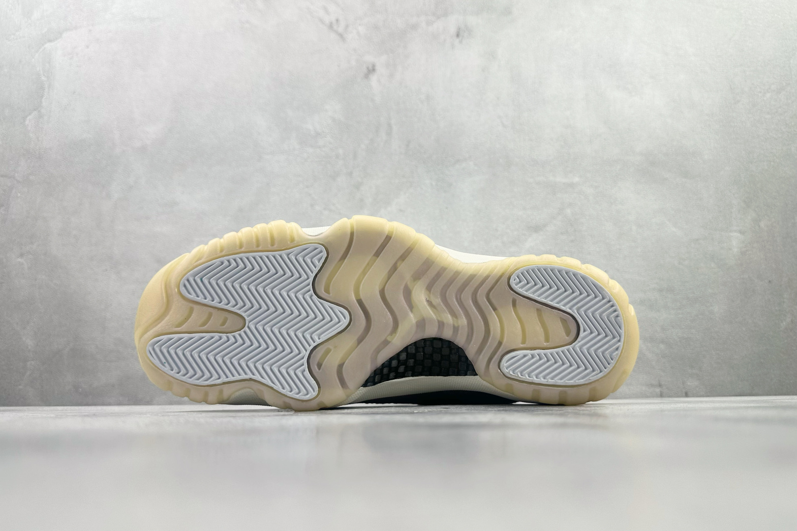 GAM 纯原 Jordan Air Jordan 11 Low 蛇年限定CNY撕撕乐 白紫黑货号：HQ7