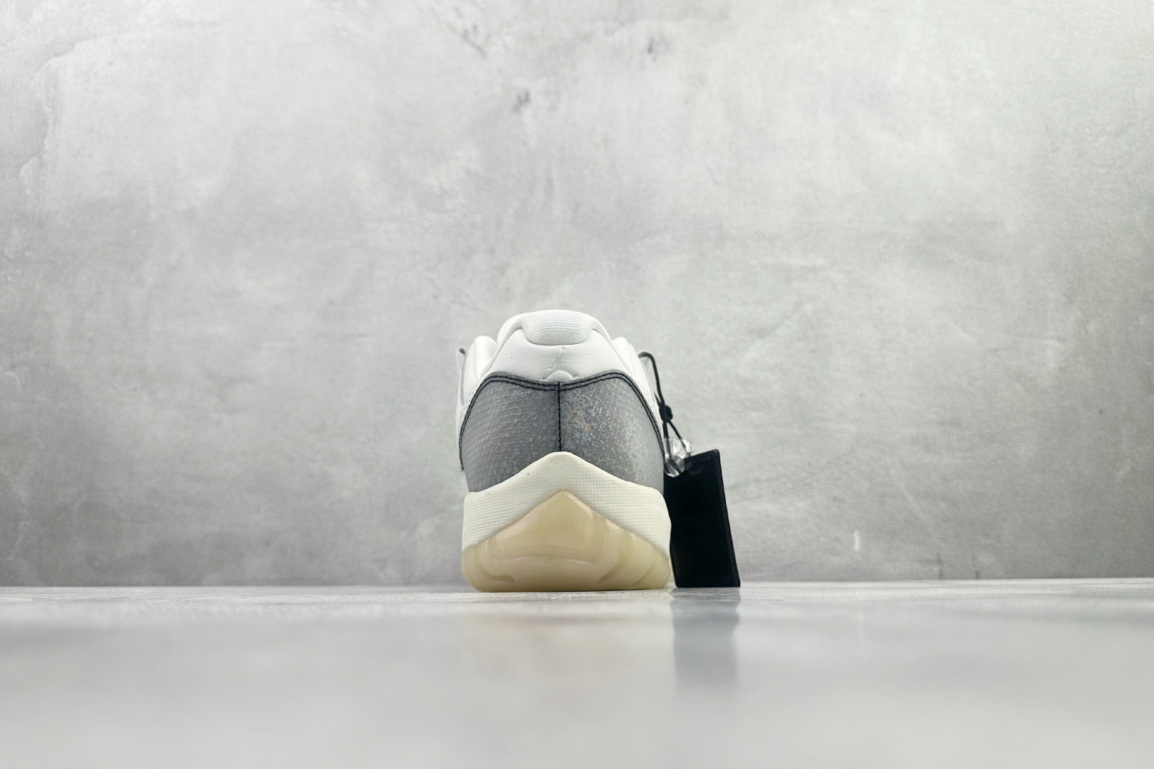 GAM 纯原 Jordan Air Jordan 11 Low 蛇年限定CNY撕撕乐 白紫黑货号：HQ7