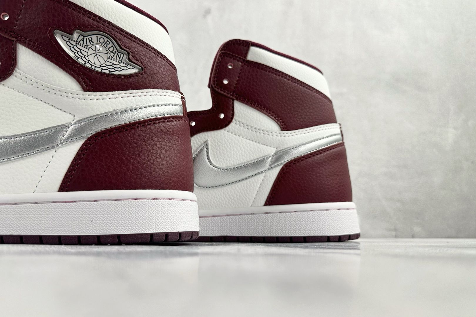 Jordan Air Jordan 1 high bordeaux 酒红色 波尔多 555088-611-Top High Quatity Cheap Sneakers Fashion Clothing Clothes Bags handbags Shoes of all Brand wholesale With The best Quality And Beautiful Price from China Factory Chinese suppliers wholesaler seller Jordan Air Jordan 1 high bordeaux 酒红色 波尔多 555088-611