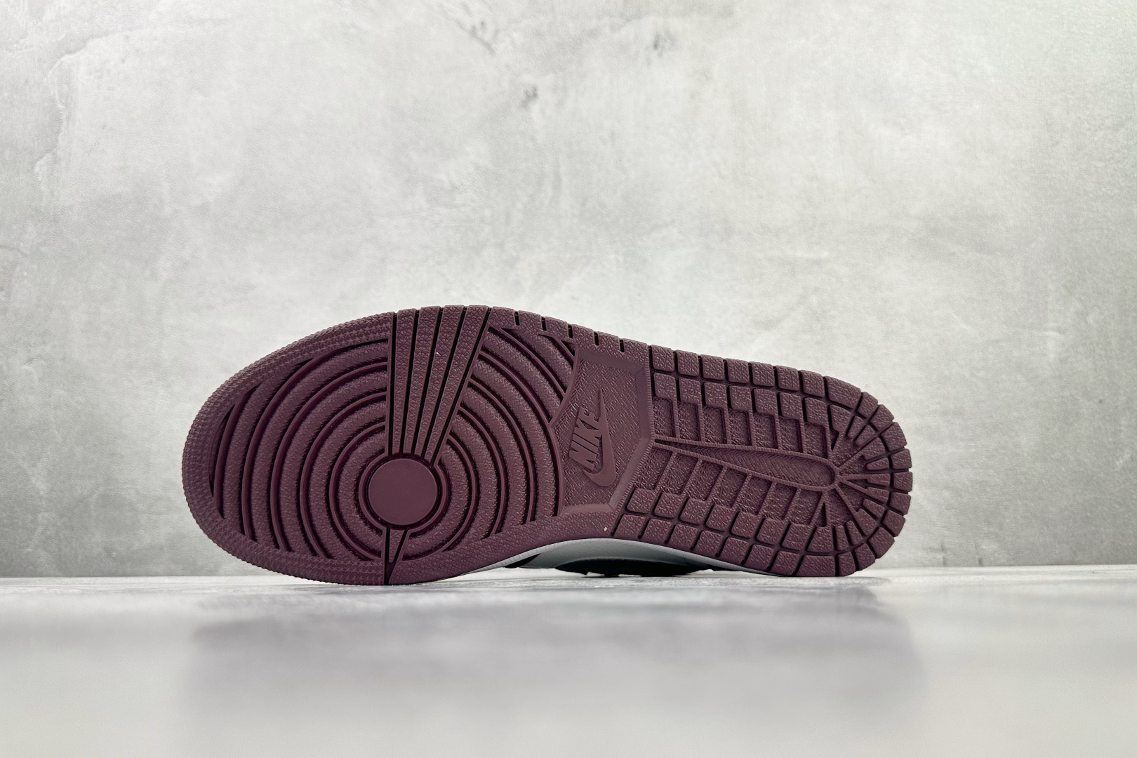 Jordan Air Jordan 1 high bordeaux 酒红色 波尔多 555088-611-Top High Quatity Cheap Sneakers Fashion Clothing Clothes Bags handbags Shoes of all Brand wholesale With The best Quality And Beautiful Price from China Factory Chinese suppliers wholesaler seller Jordan Air Jordan 1 high bordeaux 酒红色 波尔多 555088-611