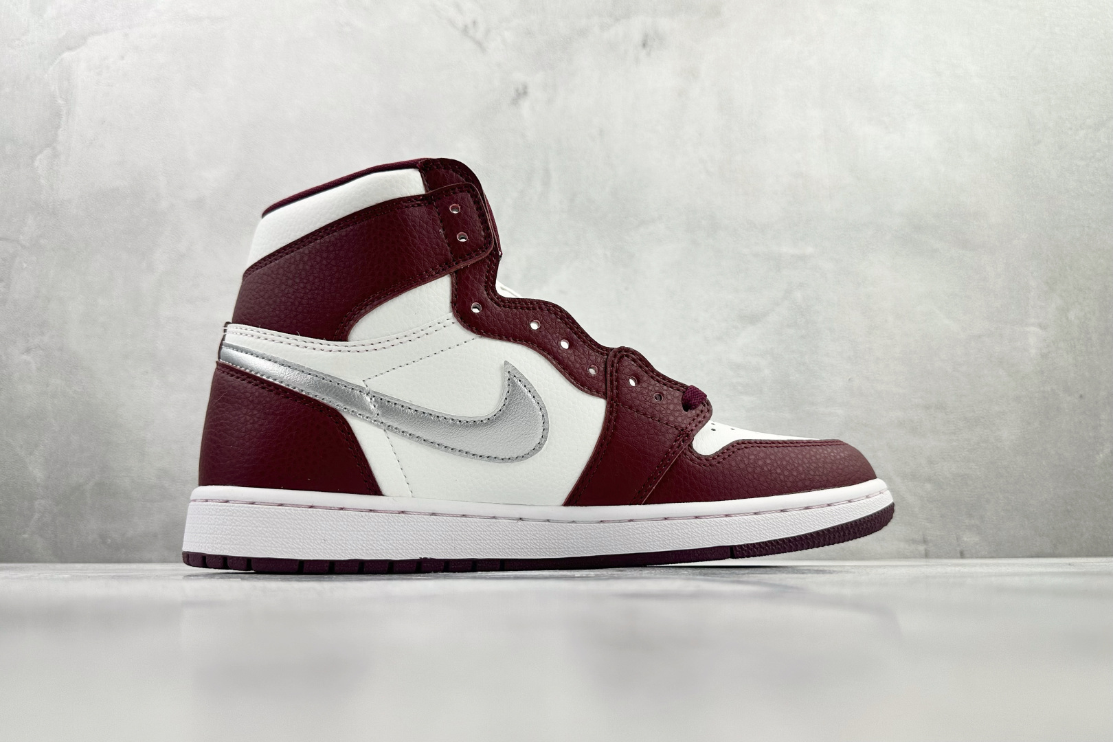 Jordan Air Jordan 1 high bordeaux 酒红色 波尔多 555088-611-Top High Quatity Cheap Sneakers Fashion Clothing Clothes Bags handbags Shoes of all Brand wholesale With The best Quality And Beautiful Price from China Factory Chinese suppliers wholesaler seller Jordan Air Jordan 1 high bordeaux 酒红色 波尔多 555088-611