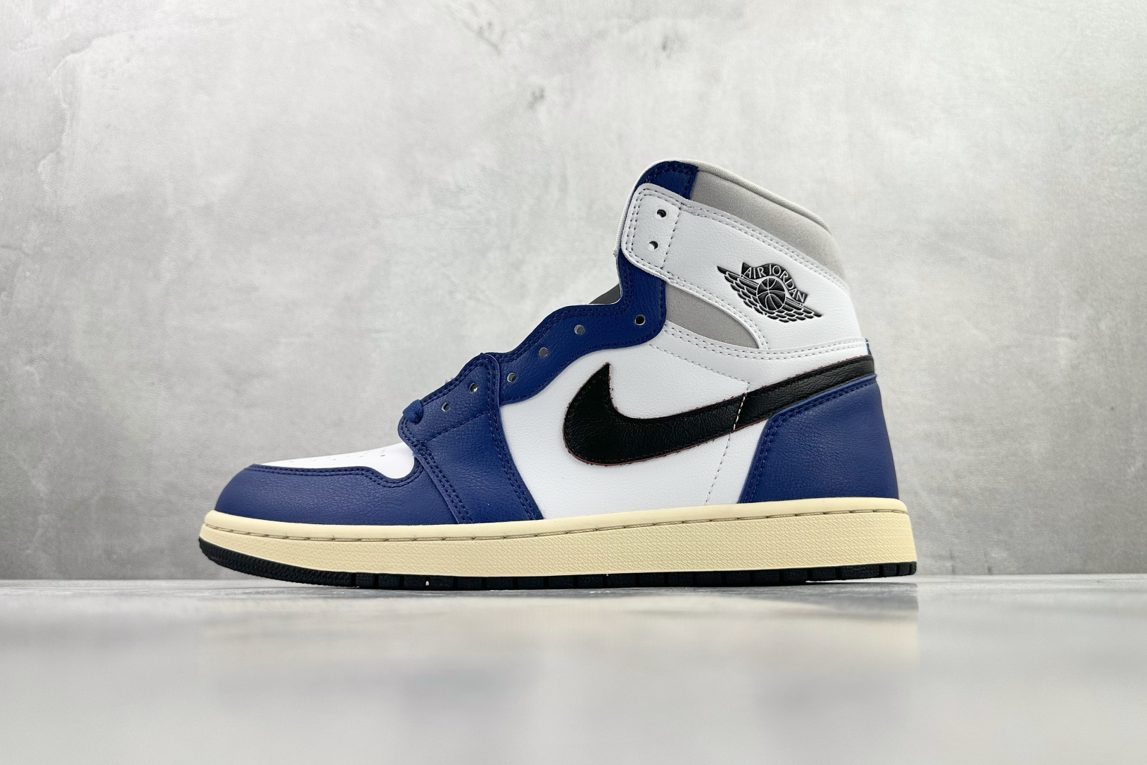 250 Jordan Air Jordan 1 Retro High White Deep Royal Blue 黑蓝 DZ5485-100