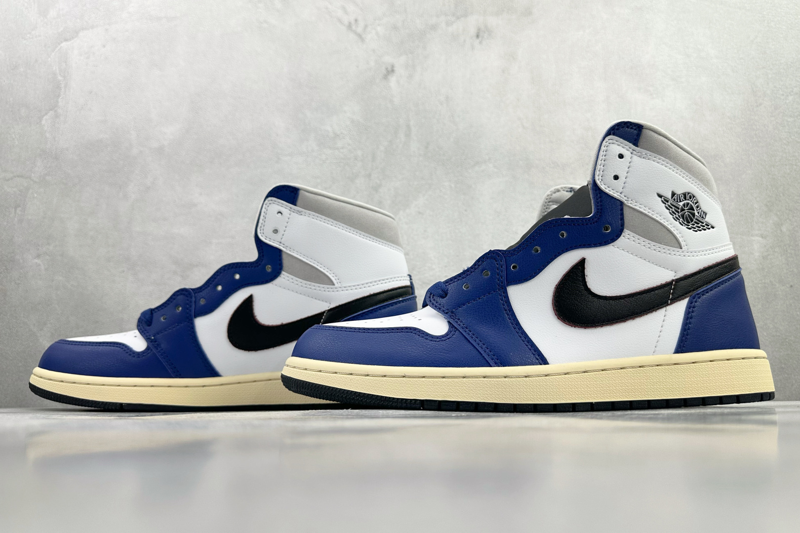 250 Jordan Air Jordan 1 Retro High White Deep Royal Blue 黑蓝 DZ5485-100