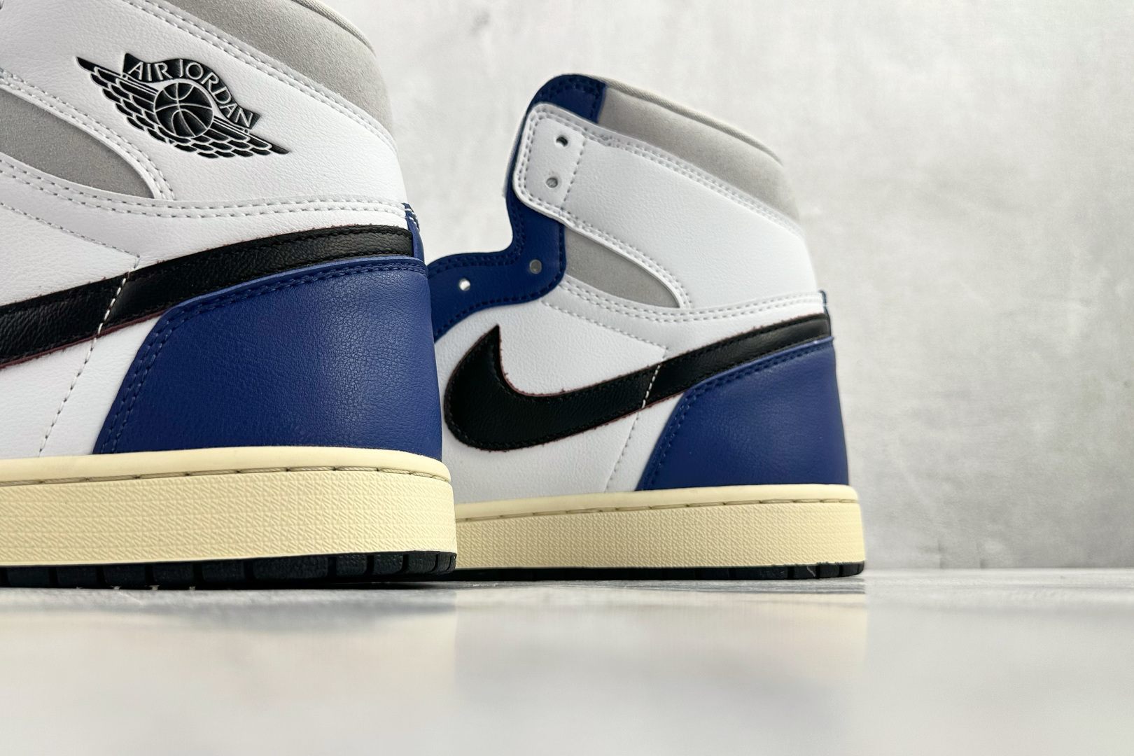 250 Jordan Air Jordan 1 Retro High White Deep Royal Blue 黑蓝 DZ5485-100