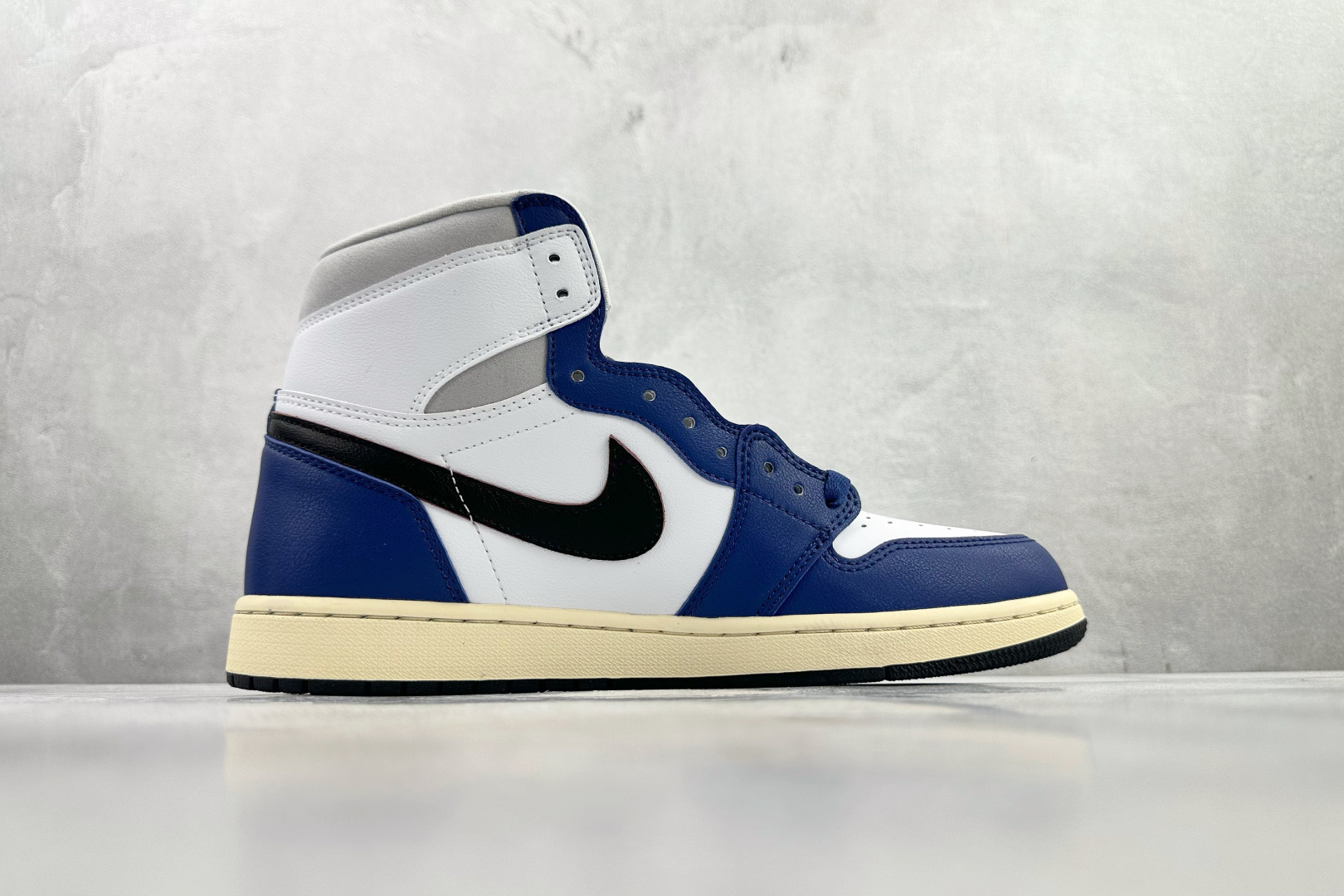 250 Jordan Air Jordan 1 Retro High White Deep Royal Blue 黑蓝 DZ5485-100