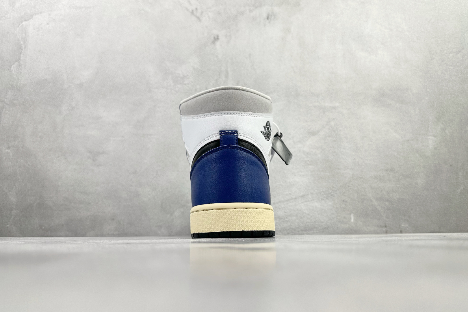 250 Jordan Air Jordan 1 Retro High White Deep Royal Blue 黑蓝 DZ5485-100