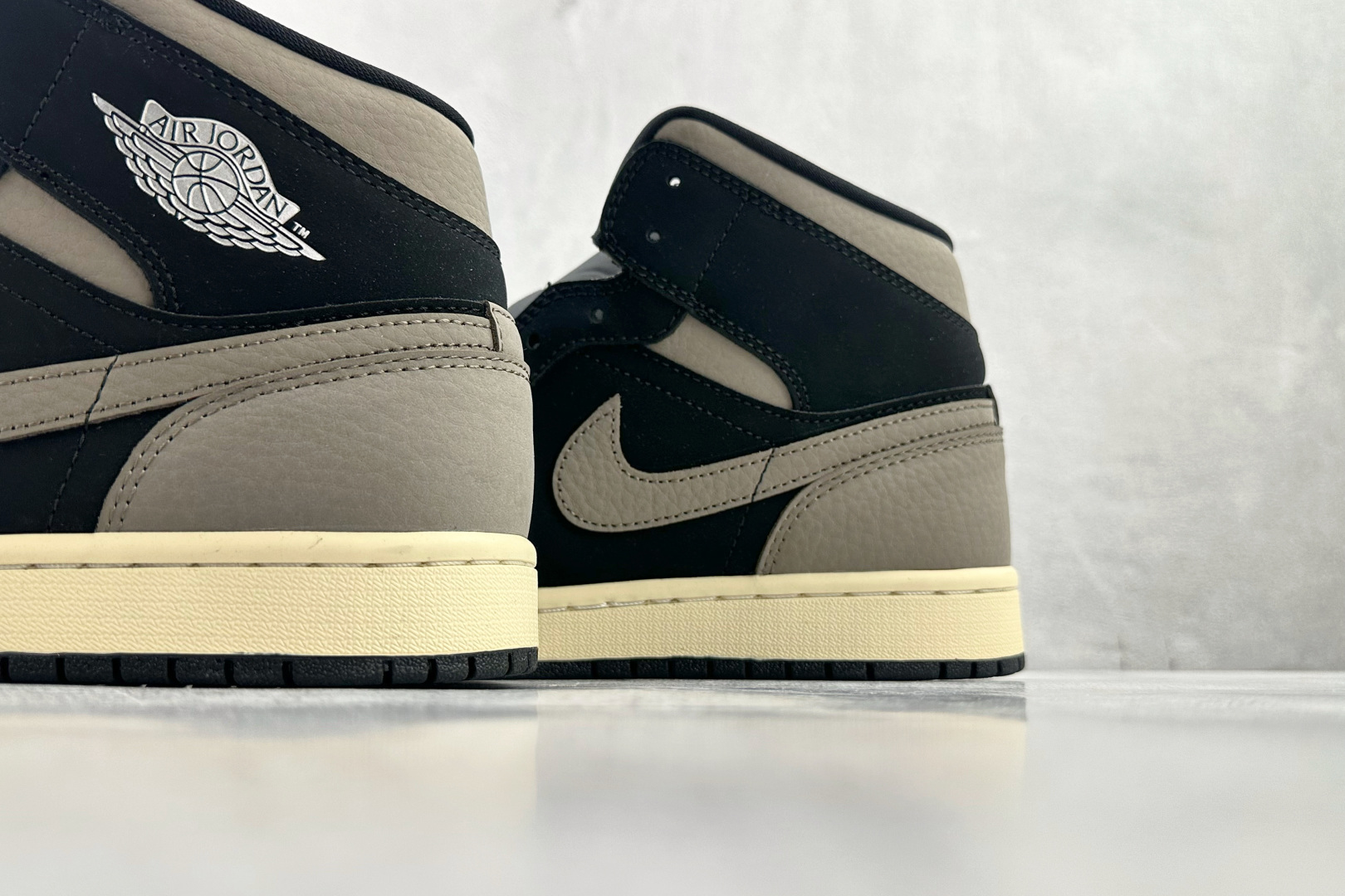 DT 公司级 Jordan Air Jordan 1 Mid SE 摩卡 棕黑色货号：IB7110-00