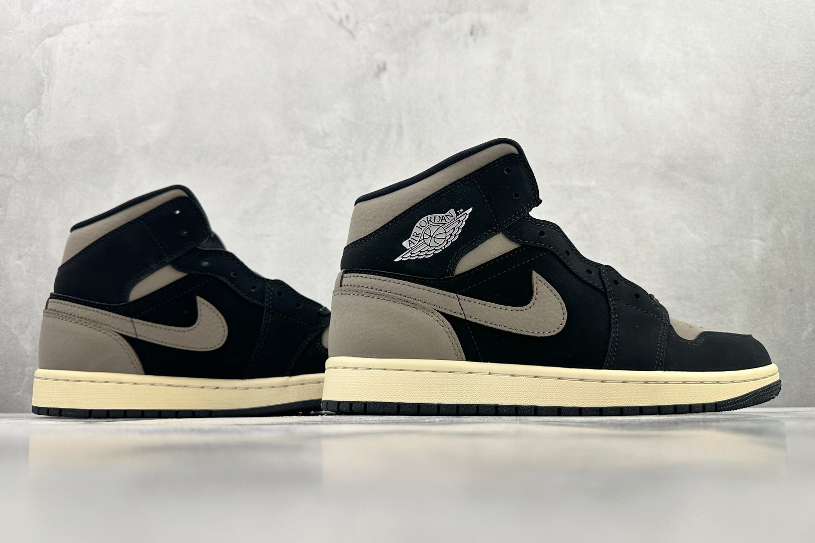 DT 公司级 Jordan Air Jordan 1 Mid SE 摩卡 棕黑色货号：IB7110-00