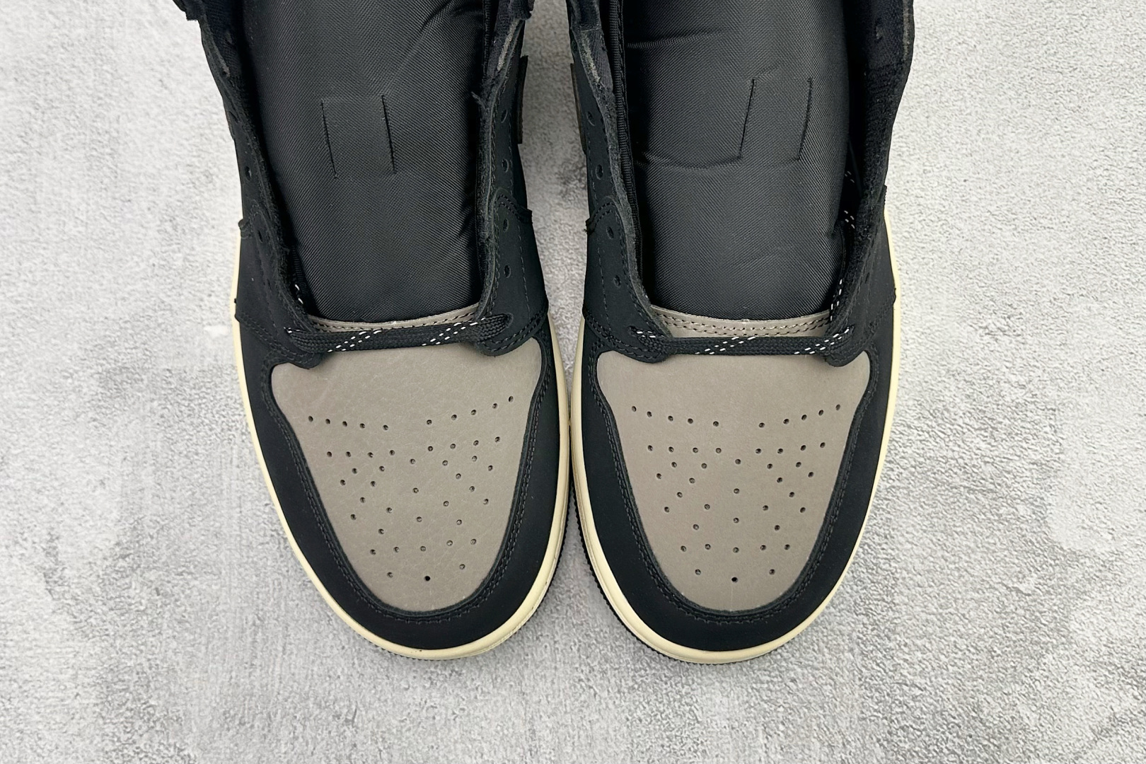 DT 公司级 Jordan Air Jordan 1 Mid SE 摩卡 棕黑色货号：IB7110-00