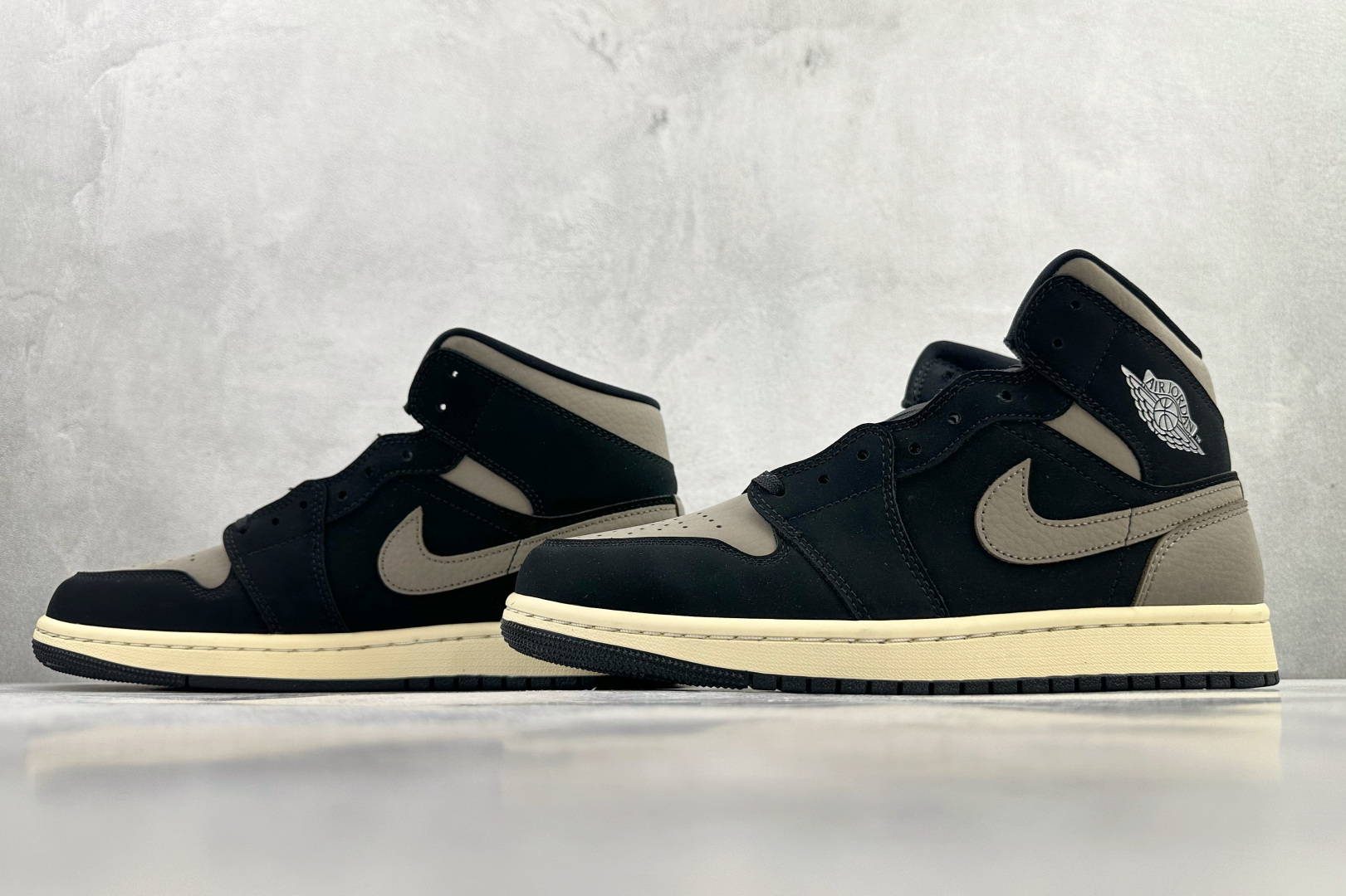 DT 公司级 Jordan Air Jordan 1 Mid SE 摩卡 棕黑色货号：IB7110-00