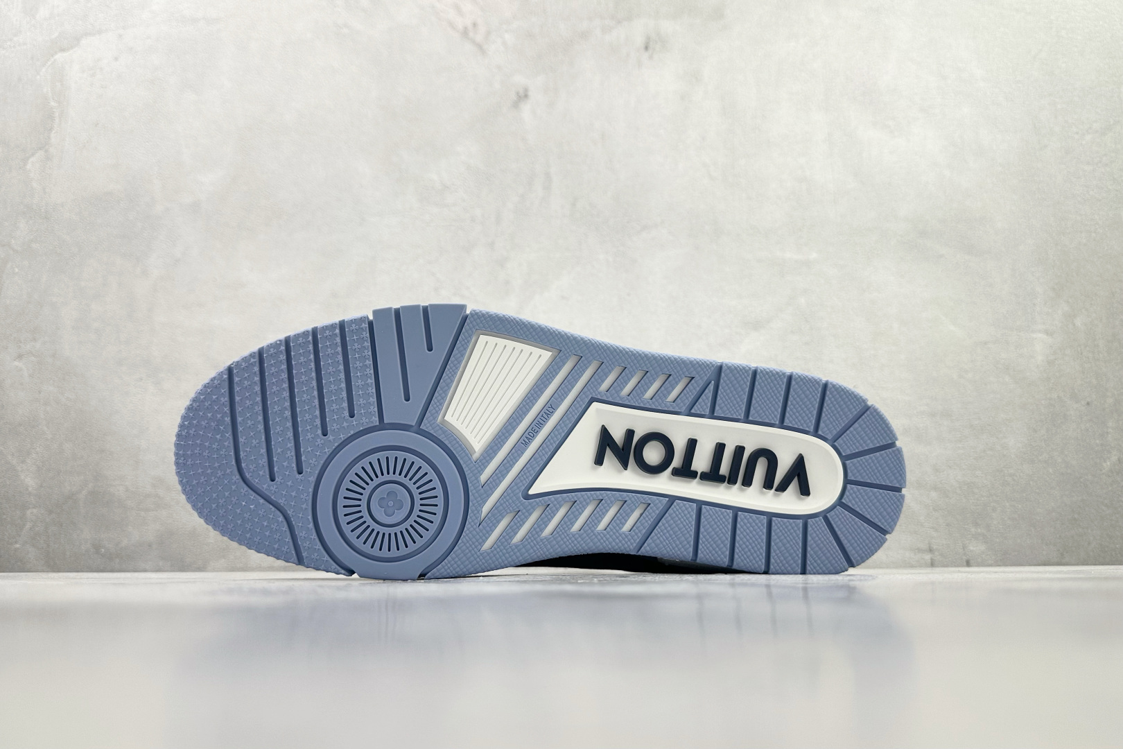 430 LOUIS VUITTON Trainer 海军蓝 1AJQLK-Chinese UA Cheap High Quatity Brand Clothes Bags handbags Sneakers wholesale wholesaler seller from China Factory suppliers Fashion Clothing Shoes best Quality Beautiful Price 430 LOUIS VUITTON Trainer 海军蓝 1AJQLK