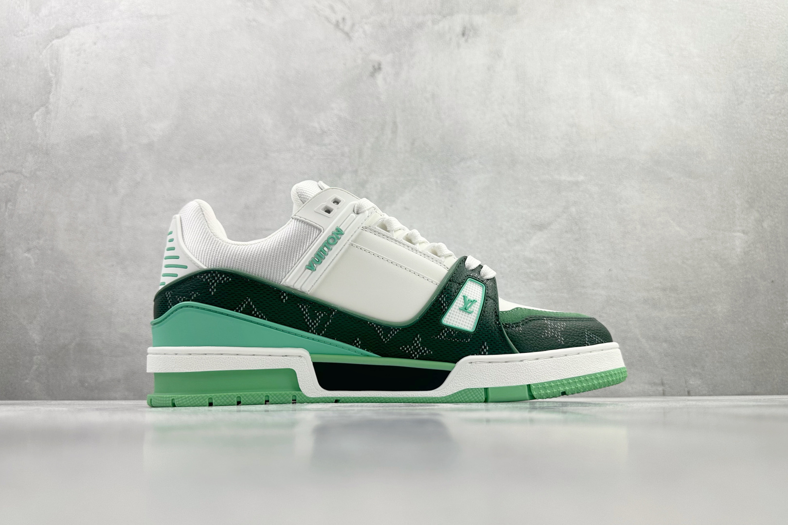 LOUIS VUITTON Trainer 白绿 1AJQMA-Top High Quatity Cheap Sneakers Fashion Clothing Clothes Bags handbags Shoes of all Brand wholesale With The best Quality And Beautiful Price from China Factory Chinese suppliers wholesaler seller LOUIS VUITTON Trainer 白绿 1AJQMA