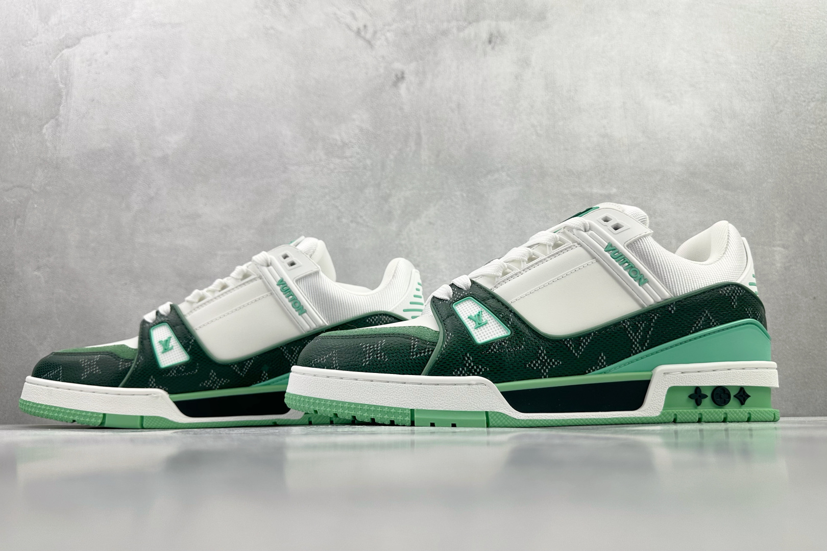 LOUIS VUITTON Trainer 白绿 1AJQMA-Top High Quatity Cheap Sneakers Fashion Clothing Clothes Bags handbags Shoes of all Brand wholesale With The best Quality And Beautiful Price from China Factory Chinese suppliers wholesaler seller LOUIS VUITTON Trainer 白绿 1AJQMA