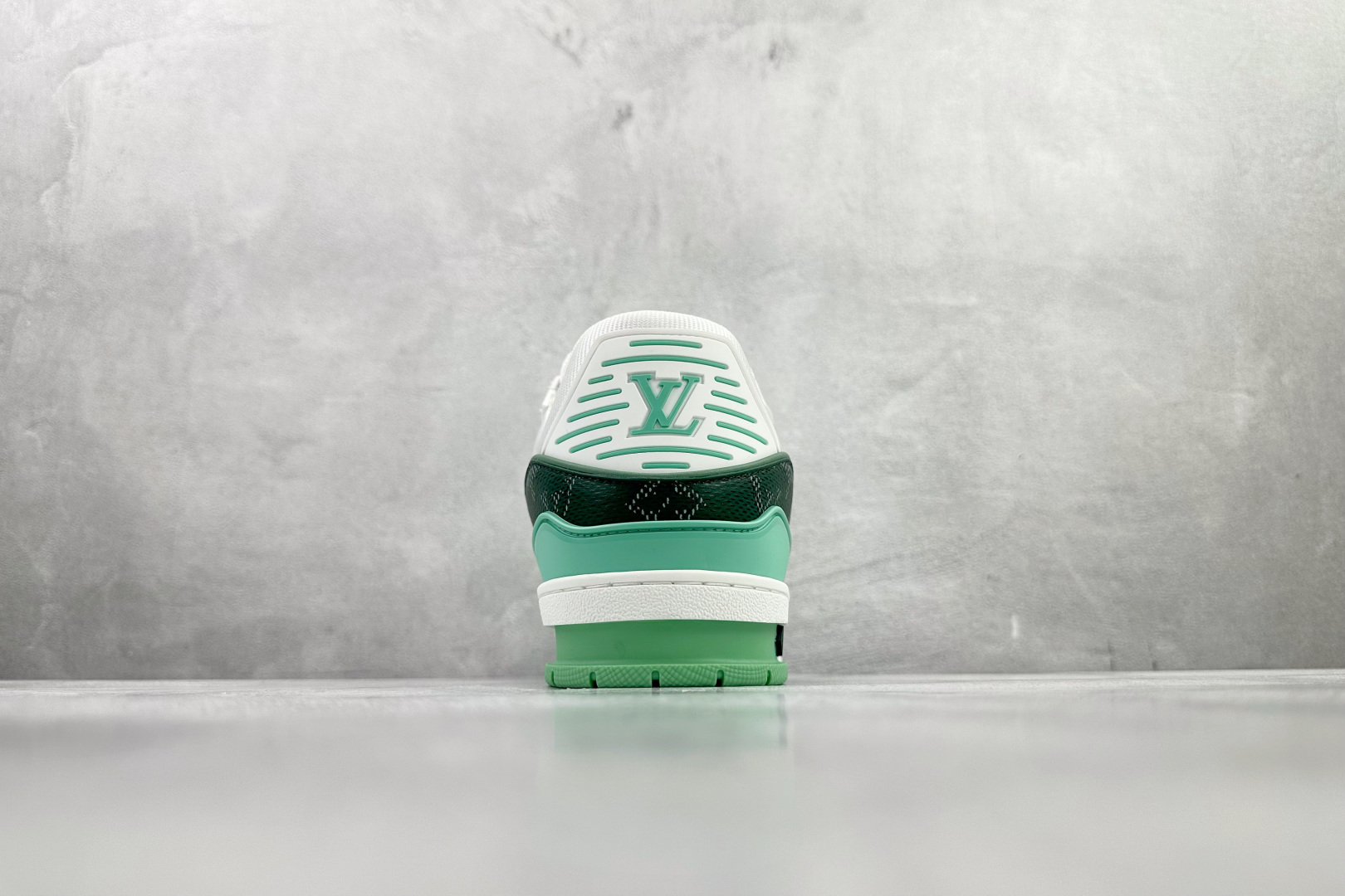 LOUIS VUITTON Trainer 白绿 1AJQMA-Top High Quatity Cheap Sneakers Fashion Clothing Clothes Bags handbags Shoes of all Brand wholesale With The best Quality And Beautiful Price from China Factory Chinese suppliers wholesaler seller LOUIS VUITTON Trainer 白绿 1AJQMA