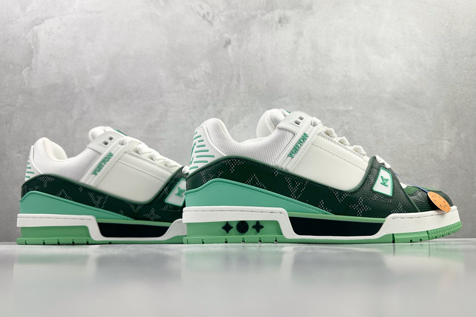 LOUIS VUITTON Trainer 白绿 1AJQMA-Top High Quatity Cheap Sneakers Fashion Clothing Clothes Bags handbags Shoes of all Brand wholesale With The best Quality And Beautiful Price from China Factory Chinese suppliers wholesaler seller LOUIS VUITTON Trainer 白绿 1AJQMA