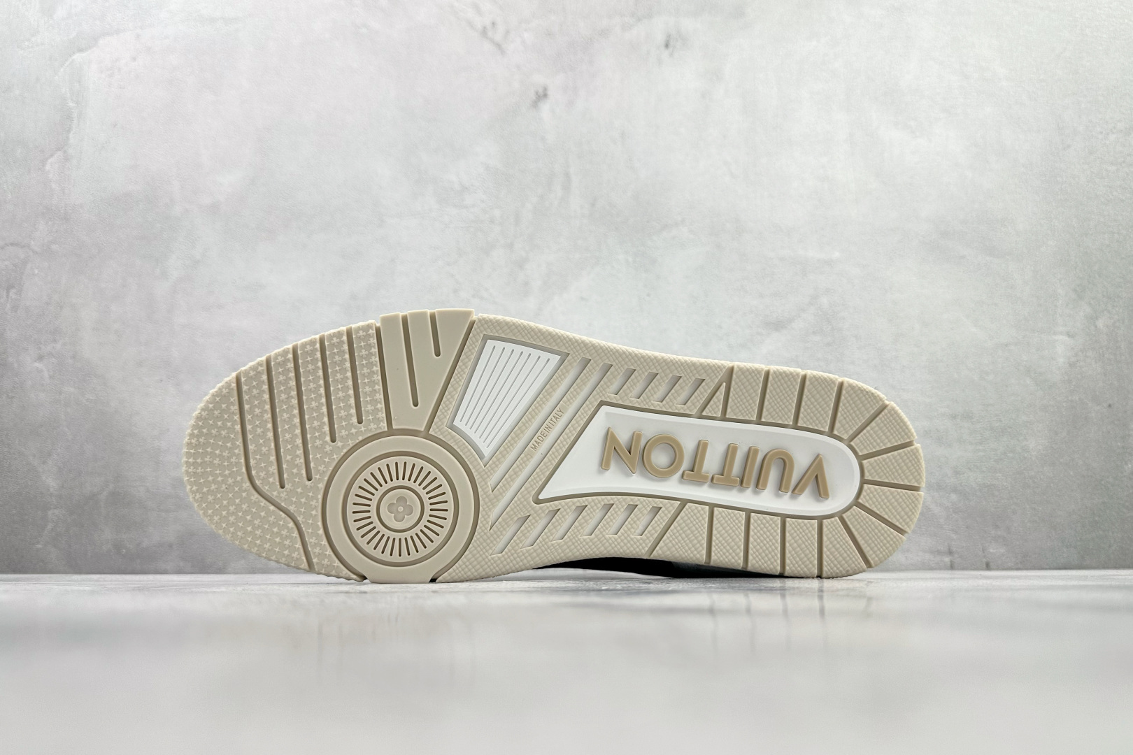 430 LOUIS VUITTON Trainer 米色 1AJQMN-Chinese UA Cheap High Quatity Brand Clothes Bags handbags Sneakers wholesale wholesaler seller from China Factory suppliers Fashion Clothing Shoes best Quality Beautiful Price 430 LOUIS VUITTON Trainer 米色 1AJQMN