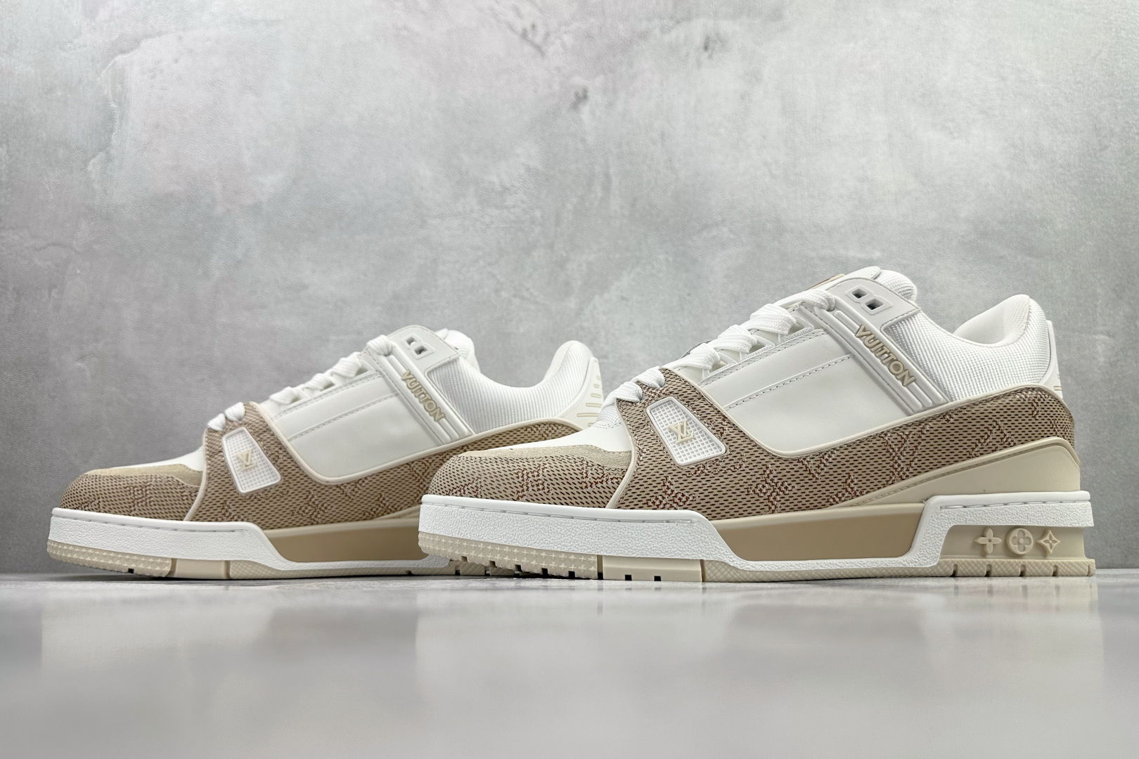 430 LOUIS VUITTON Trainer 米色 1AJQMN-Chinese UA Cheap High Quatity Brand Clothes Bags handbags Sneakers wholesale wholesaler seller from China Factory suppliers Fashion Clothing Shoes best Quality Beautiful Price 430 LOUIS VUITTON Trainer 米色 1AJQMN