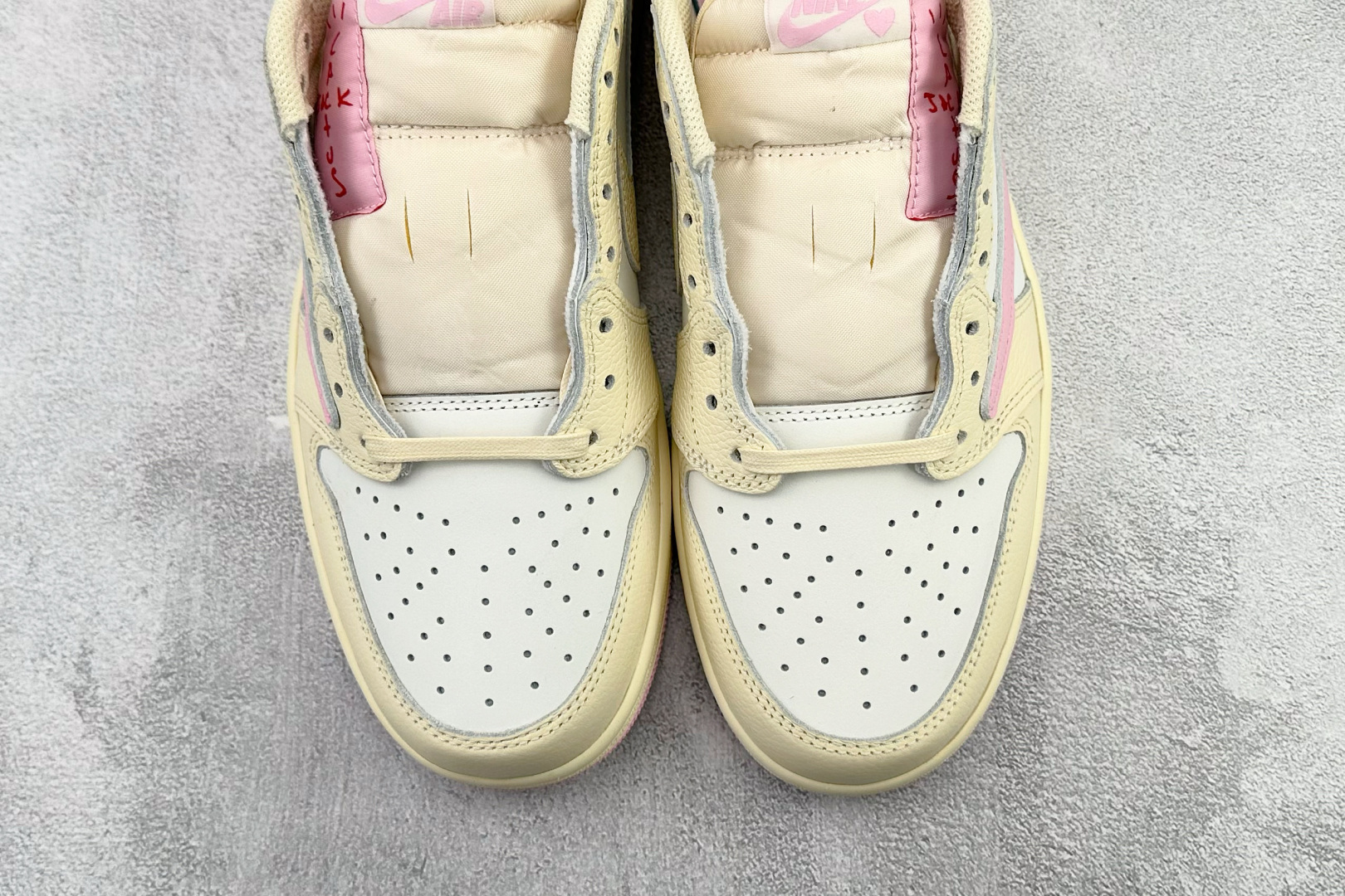 LJR Travis Scott x Jordan Air Jordan 1 倒钩 柔粉色货号：IQ76