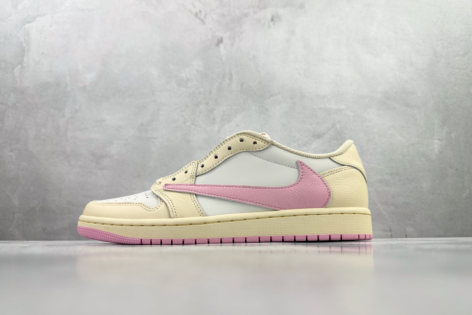 LJR Travis Scott x Jordan Air Jordan 1 倒钩 柔粉色货号：IQ76