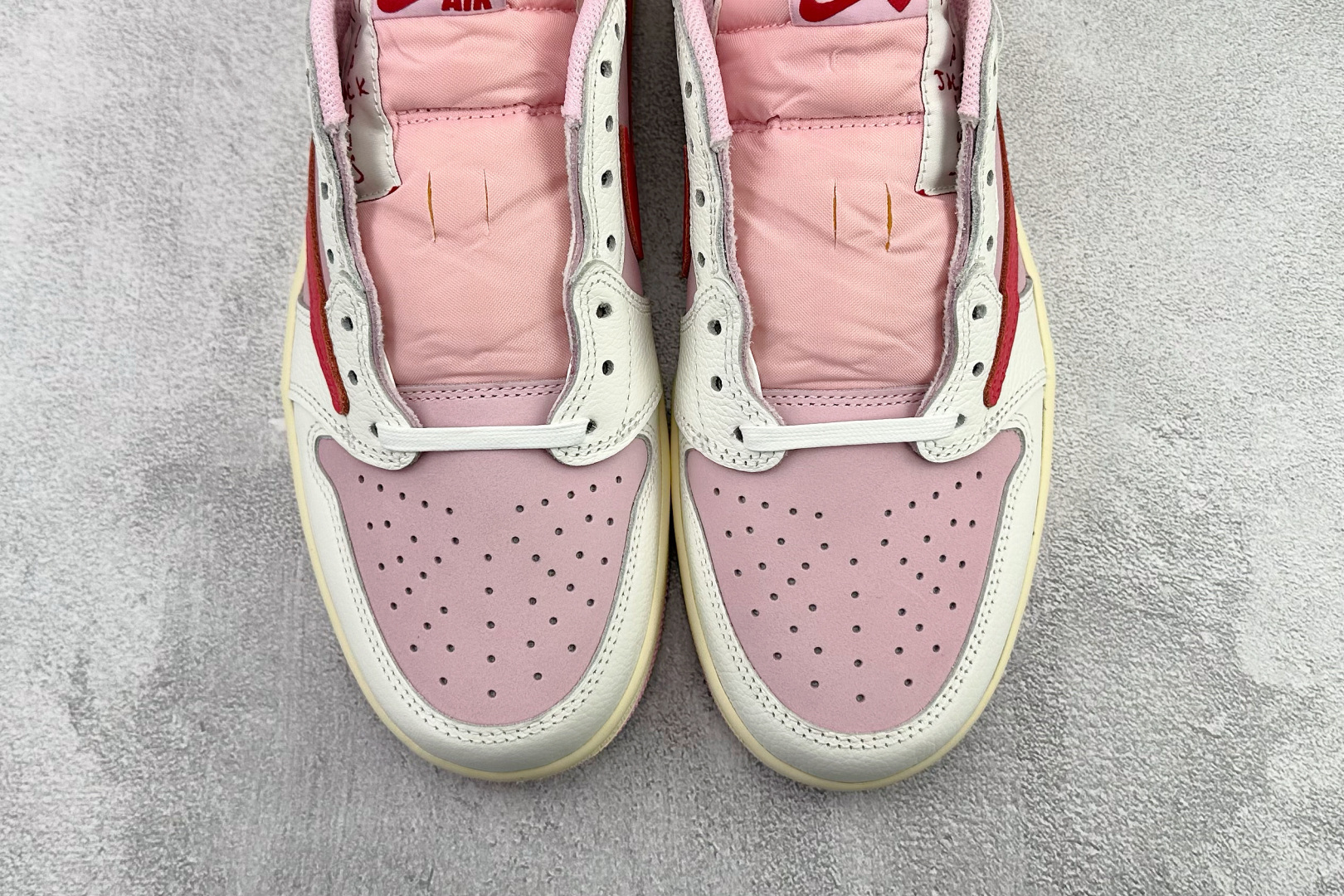 LJR Travis Scott x Jordan Air Jordan 1 Low OG 倒钩 粉白货