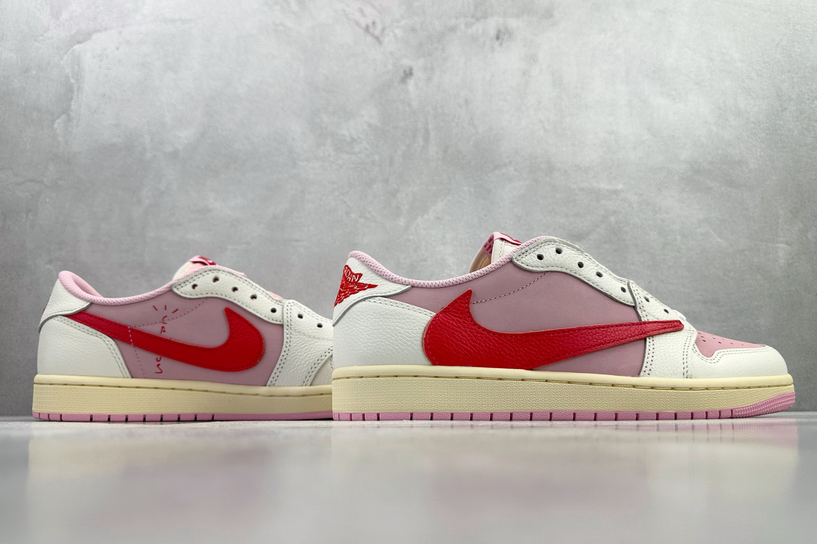 LJR Travis Scott x Jordan Air Jordan 1 Low OG 倒钩 粉白货
