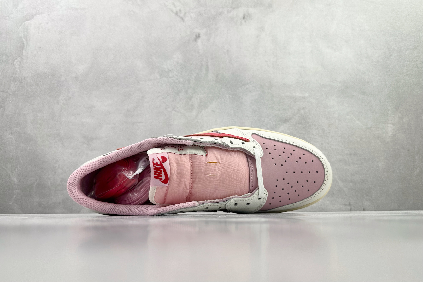 LJR Travis Scott x Jordan Air Jordan 1 Low OG 倒钩 粉白货