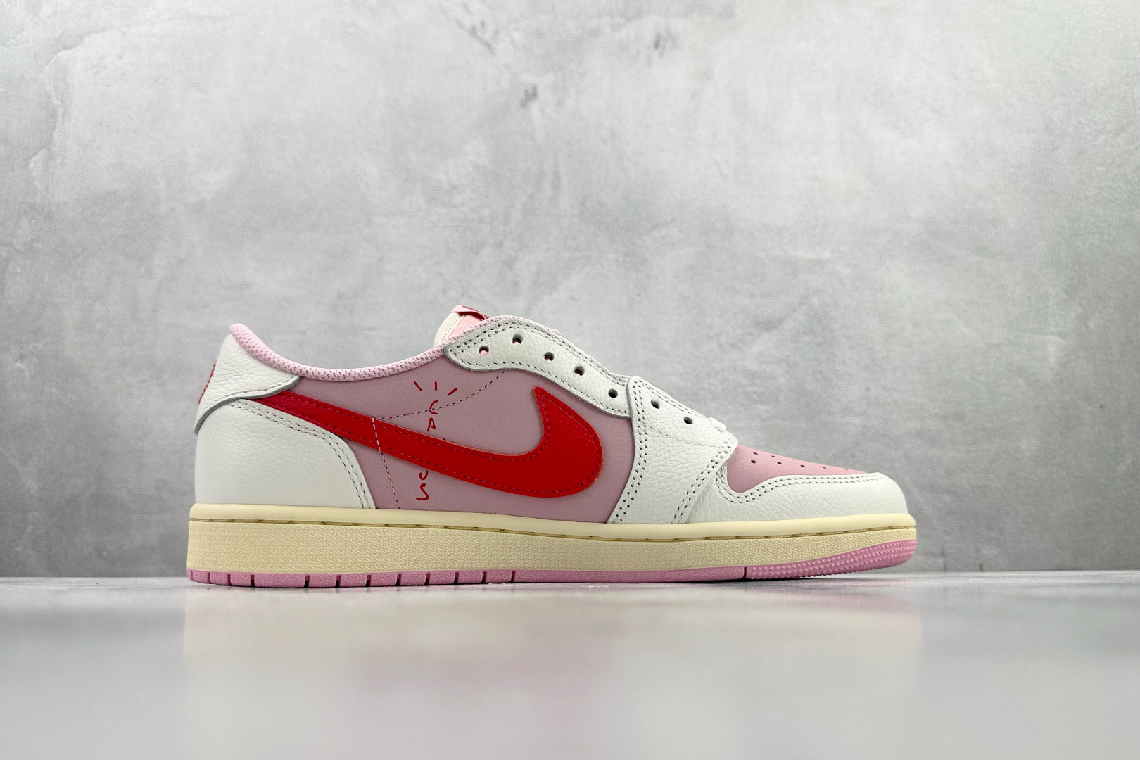 LJR Travis Scott x Jordan Air Jordan 1 Low OG 倒钩 粉白货