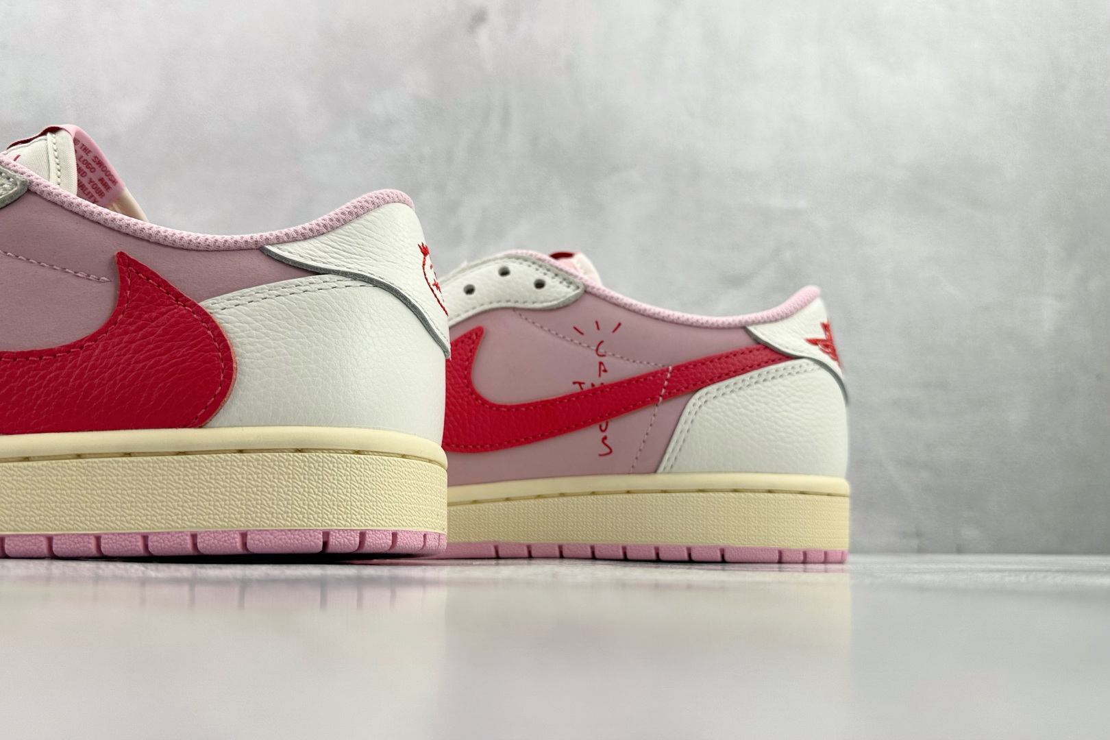 LJR Travis Scott x Jordan Air Jordan 1 Low OG 倒钩 粉白货