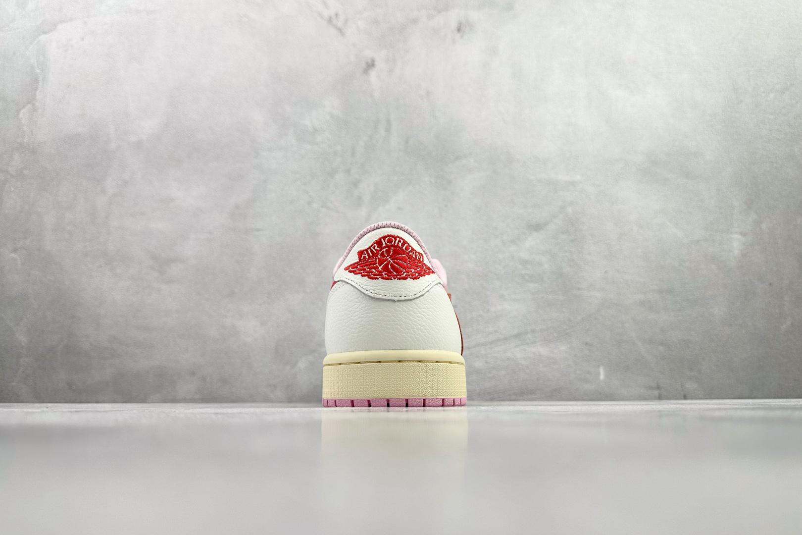 LJR Travis Scott x Jordan Air Jordan 1 Low OG 倒钩 粉白货