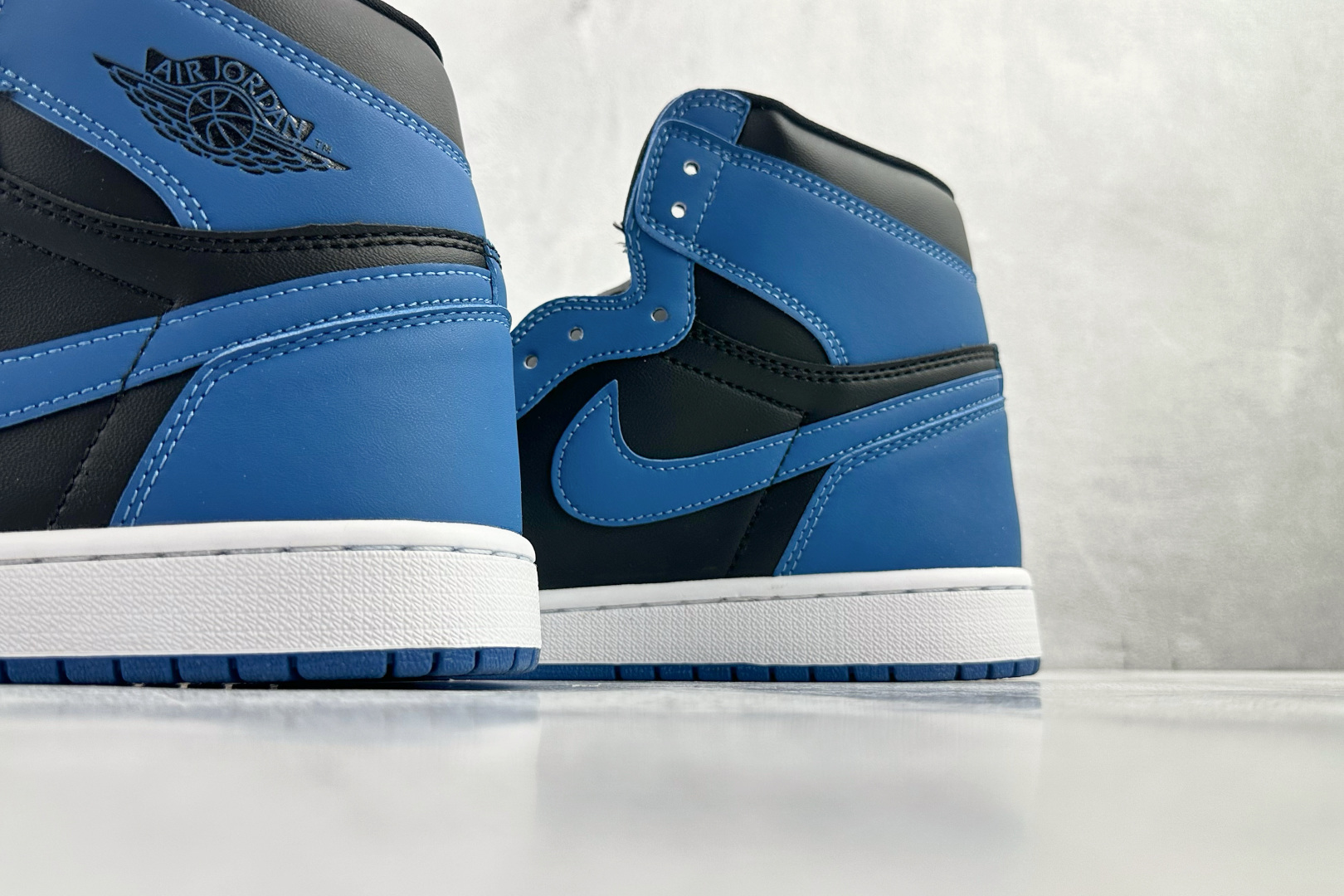 250 Jordan Air Jordan 1 黑蓝 555088-404