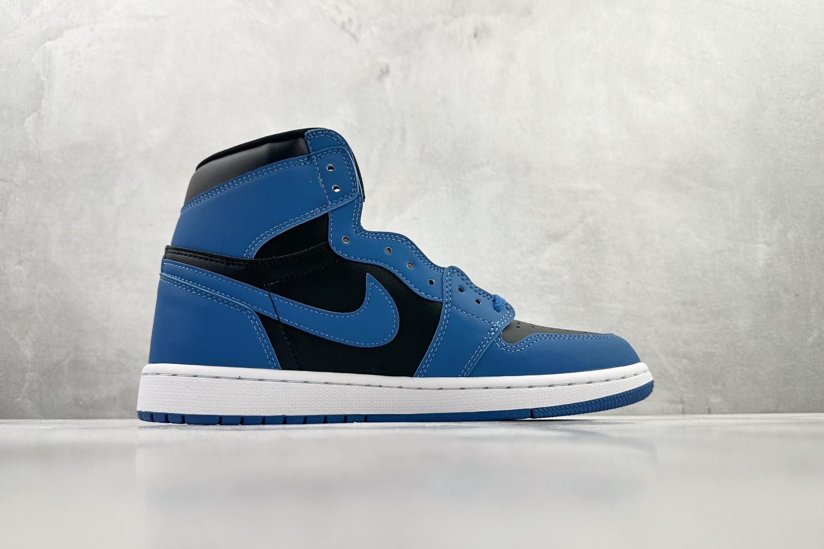 250 Jordan Air Jordan 1 黑蓝 555088-404