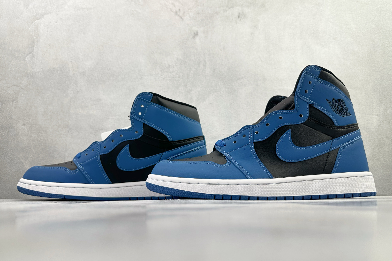 250 Jordan Air Jordan 1 黑蓝 555088-404