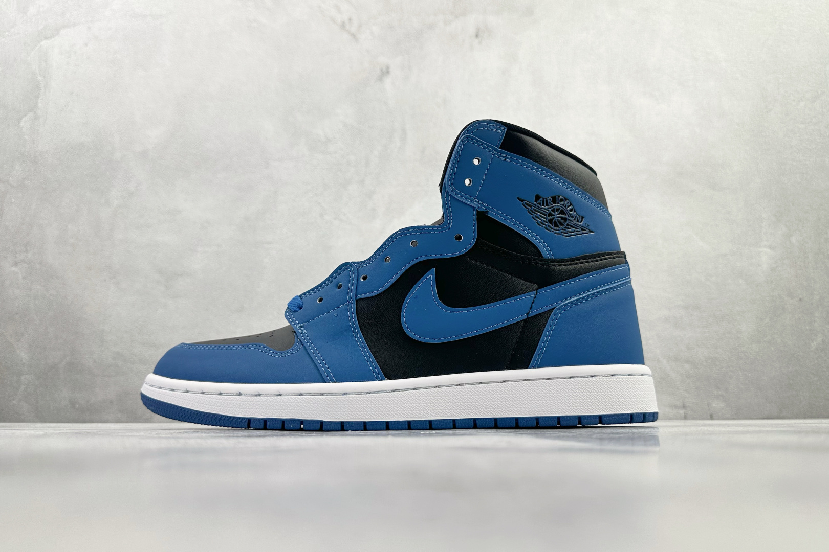250 Jordan Air Jordan 1 黑蓝 555088-404