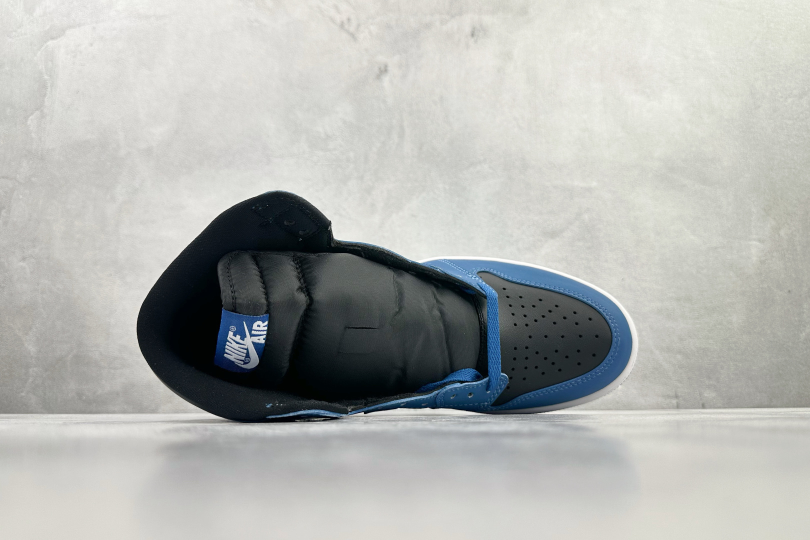 250 Jordan Air Jordan 1 黑蓝 555088-404