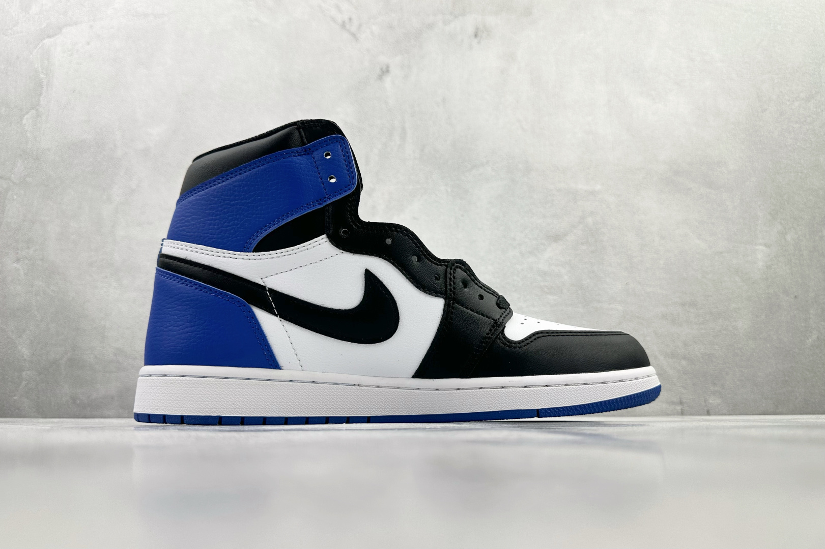 250 Fragment Design x Jordan Air Jordan 1 Retro High 藤原浩 大闪电 黑白蓝 716371-040