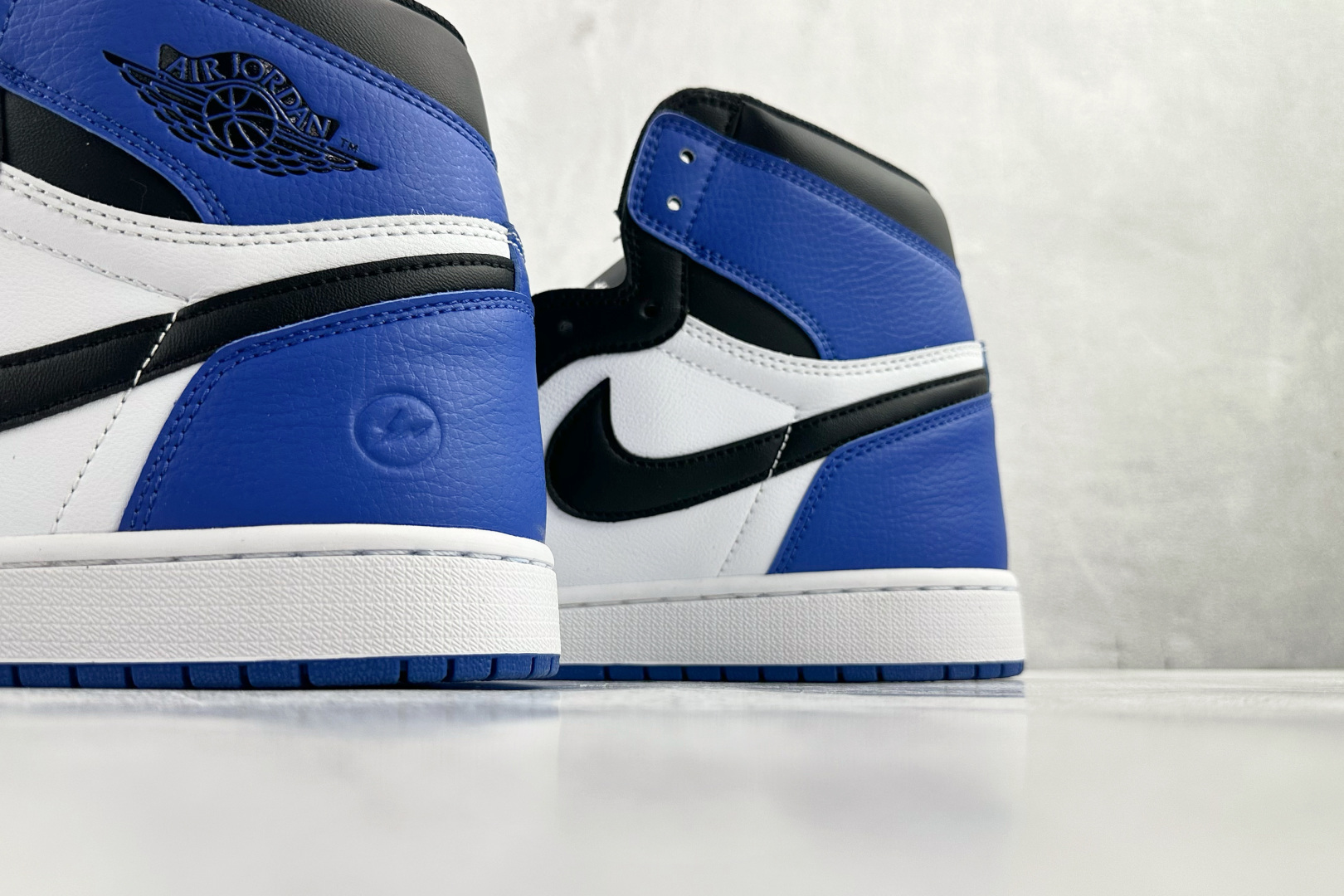 250 Fragment Design x Jordan Air Jordan 1 Retro High 藤原浩 大闪电 黑白蓝 716371-040